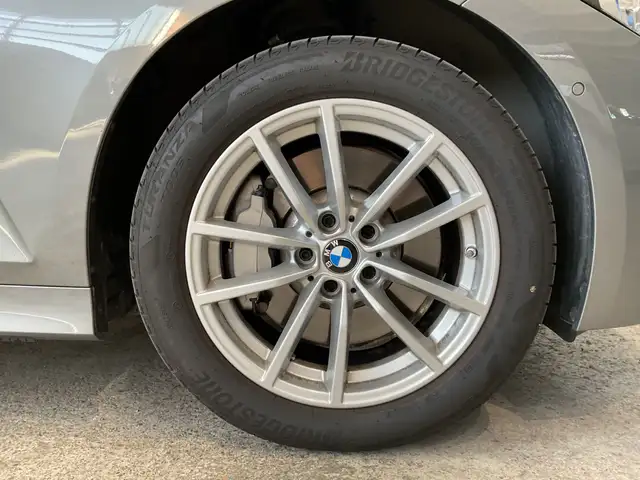 BMW 3 Series view 10