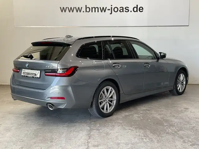 BMW 3 Series view 12