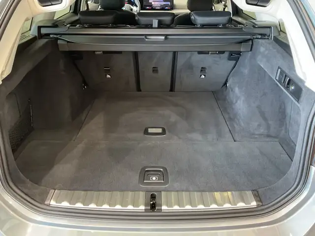 BMW 3 Series view 8