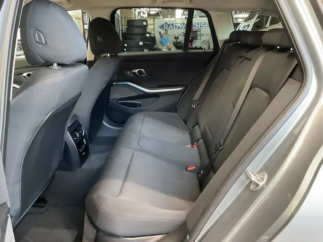 BMW 3 Series view 7