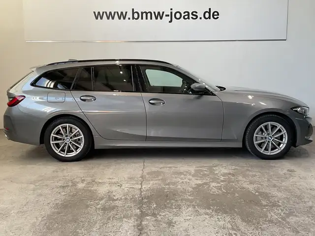 BMW 3 Series view 9