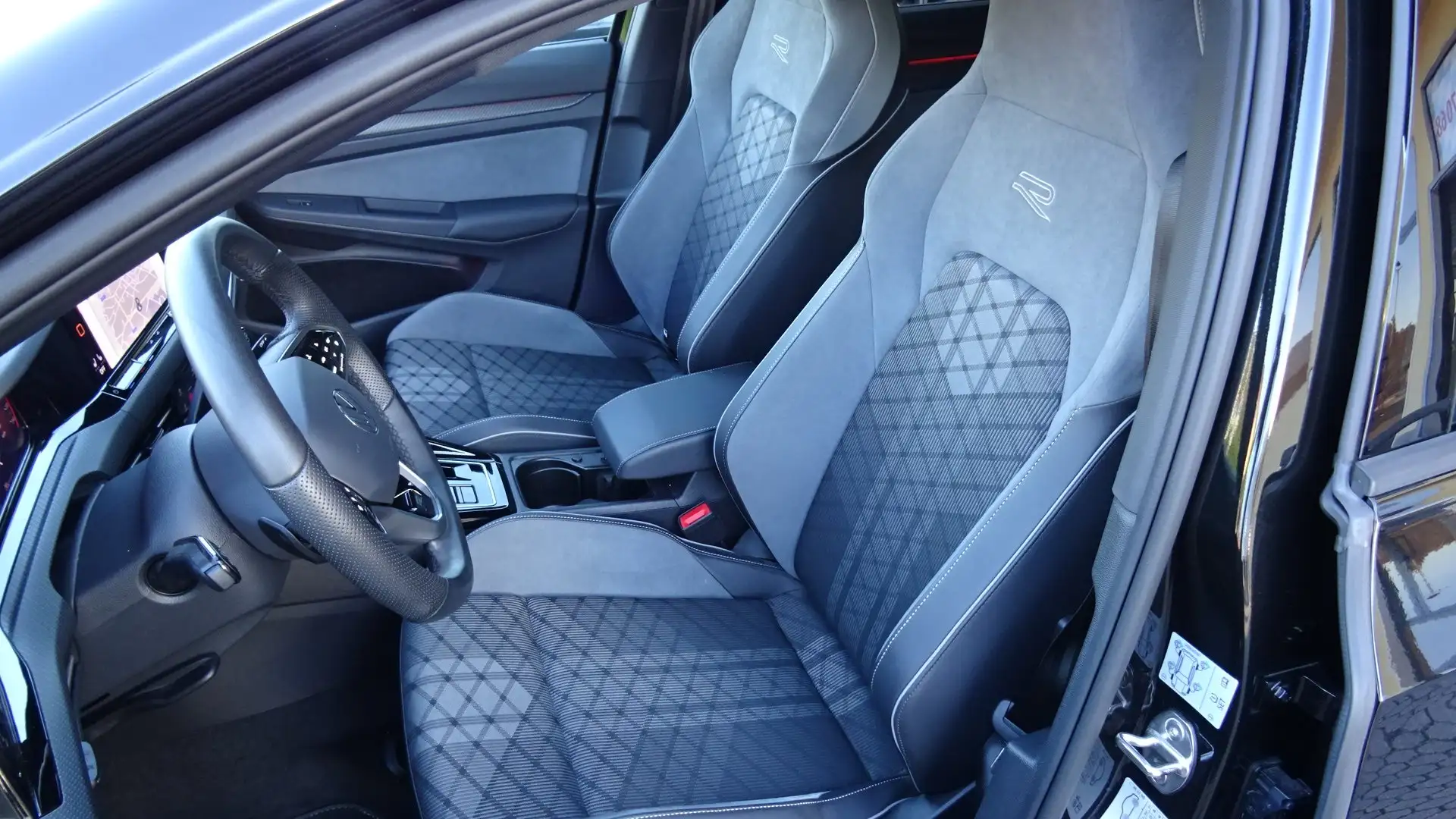 Volkswagen Golf 1.5 eTsi Dsg R-Line-IQ Light-Tetto- Garanzia 2029 Nero - 2