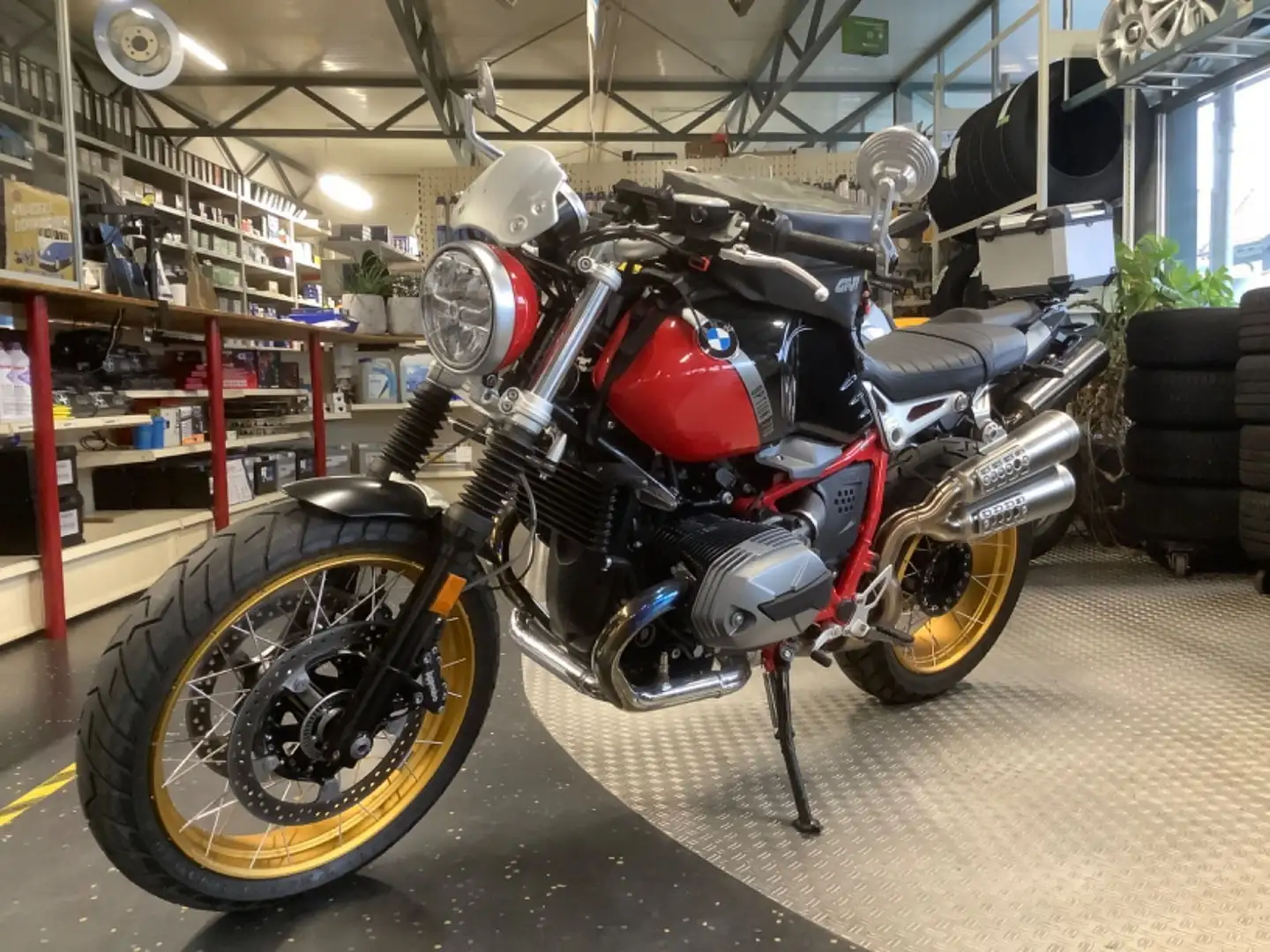 BMW R nineT Scrambler Option 719 Akrapovic Schwarz - 1