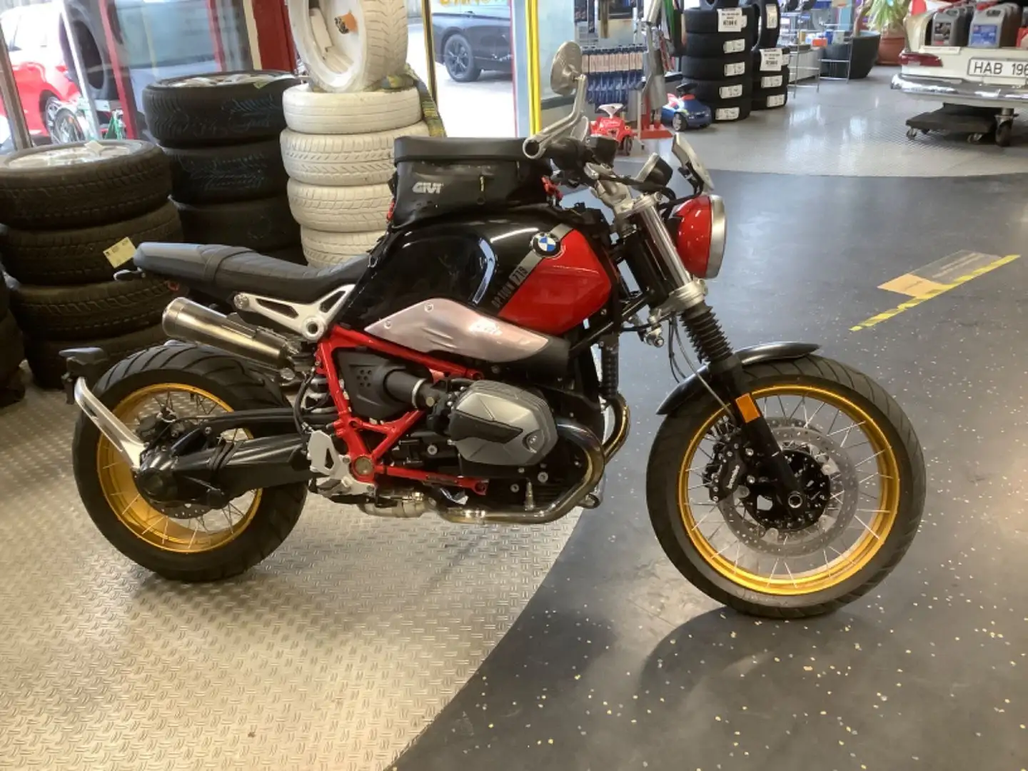 BMW R nineT Scrambler Option 719 Akrapovic Schwarz - 2