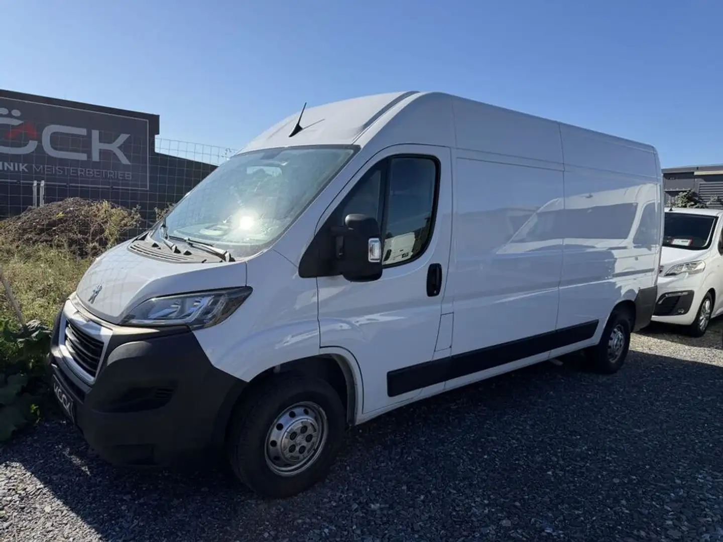 Peugeot Boxer 333 L3H2 BlueHDi 140 Stop&Start Weiß - 1