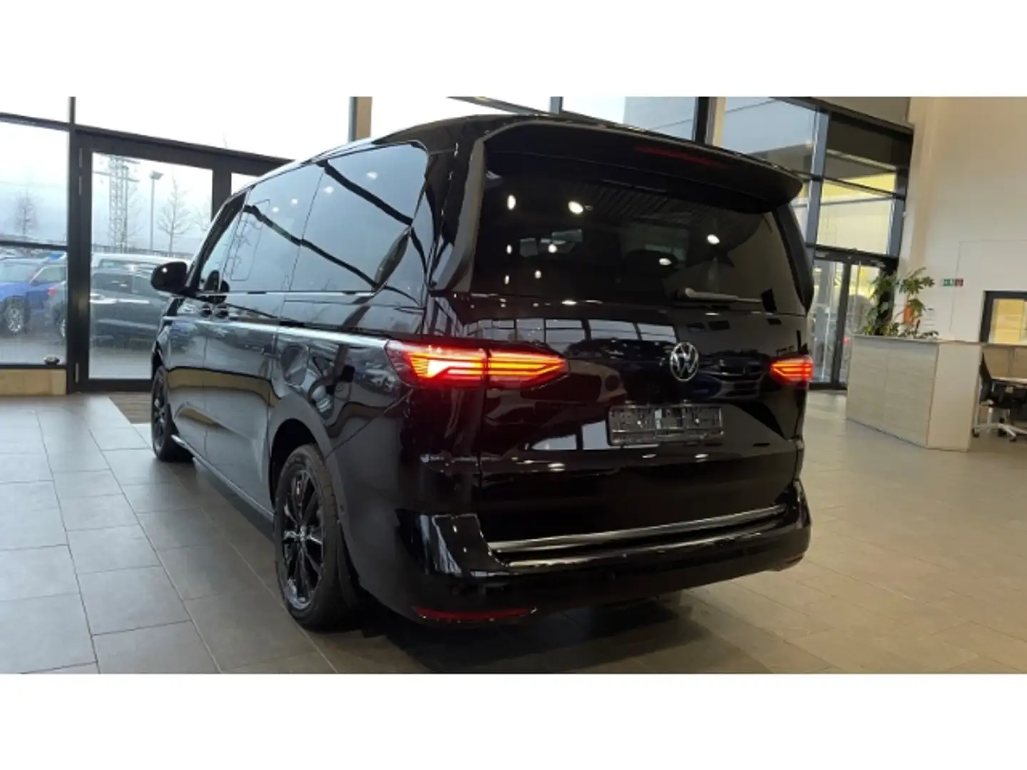 Volkswagen T7 Multivan Style lang 2.0 TDI Leder ACC AHK Kamera Matrix HUD Schwarz - 2