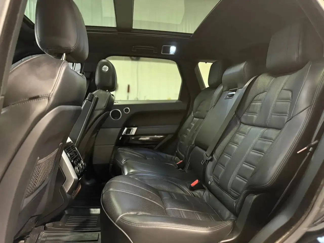 Land Rover Range Rover Sport снимка Land Rover Range Rover Sport