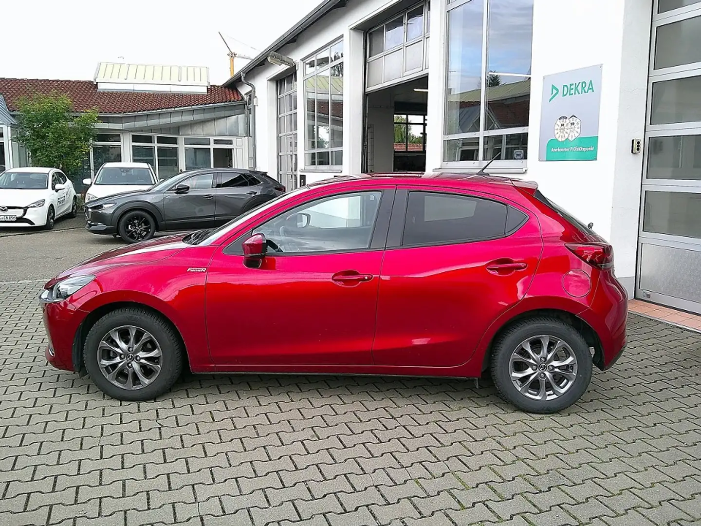 Mazda 2 SKYACTIV 90 AT Exclusive ALLWETTER/NAVI Rot - 2