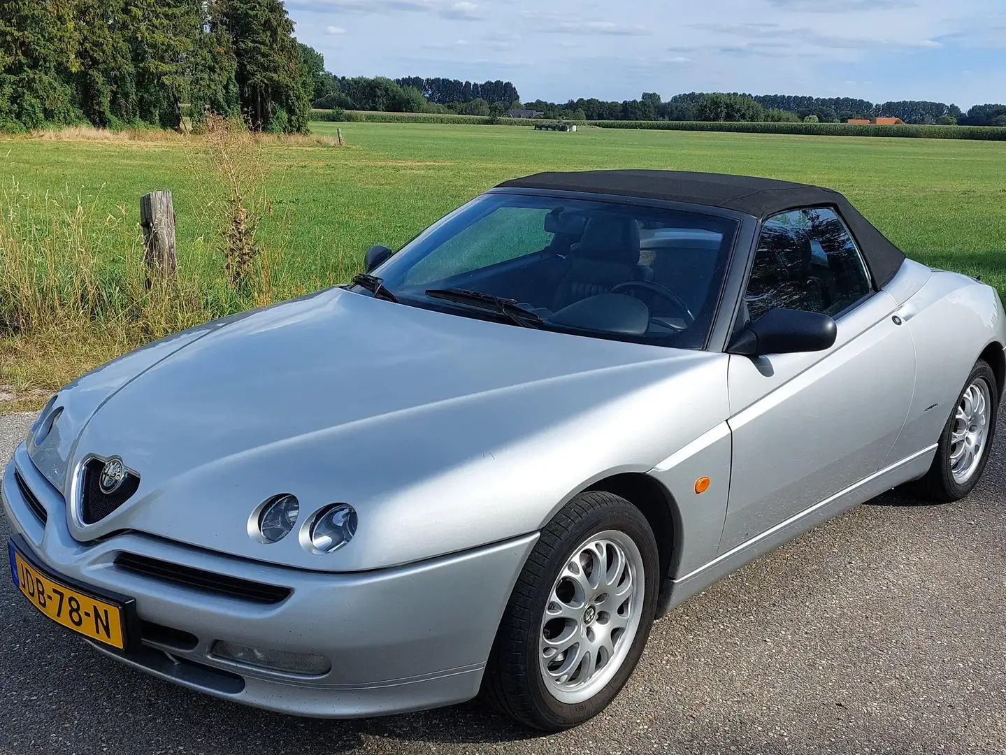 Alfa Romeo Spider 2.0-16V T.Spark L Grijs - 1