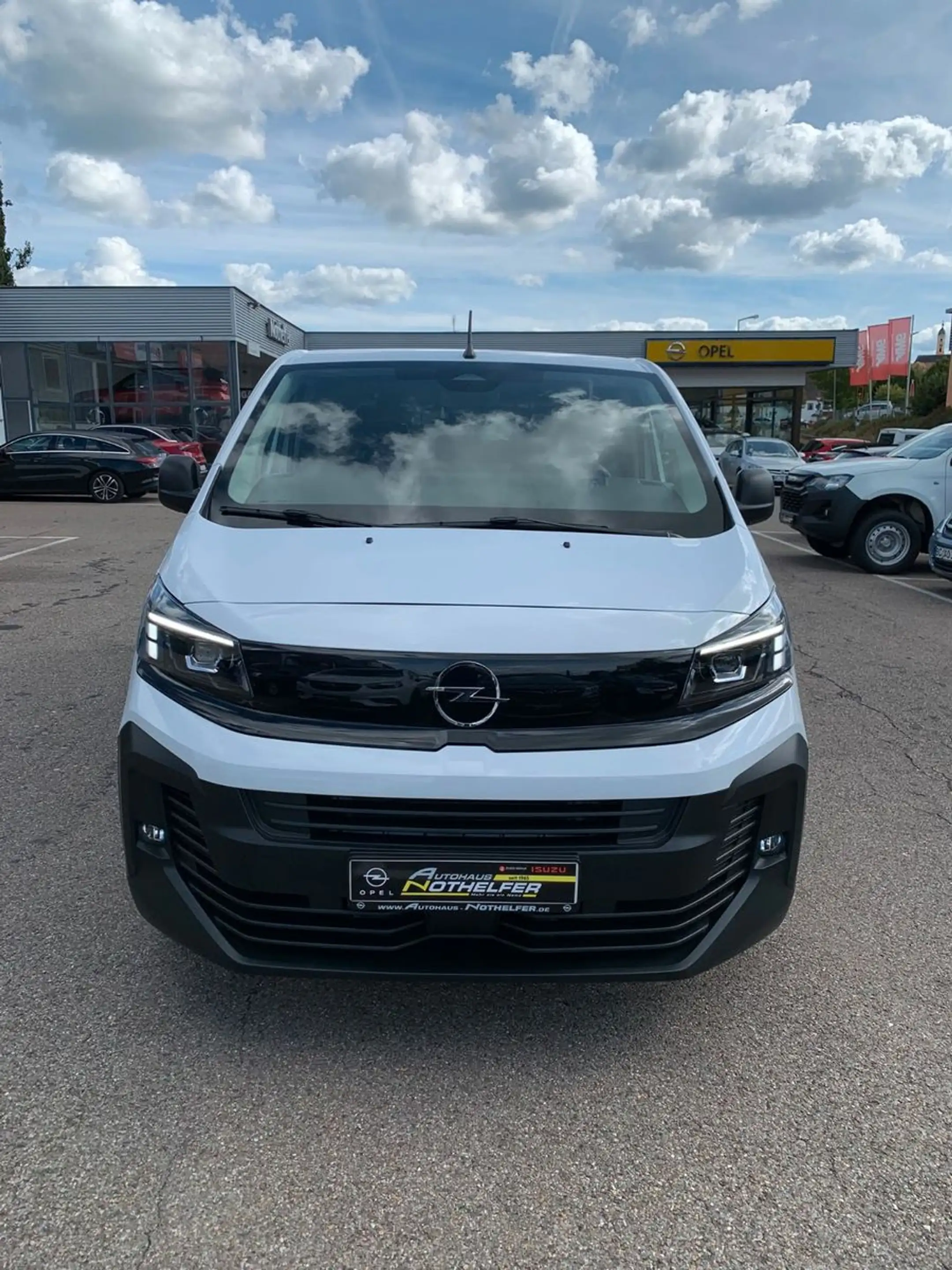 Opel Vivaro Kombi XL 8 Sitze Vollausstattung — photo 3