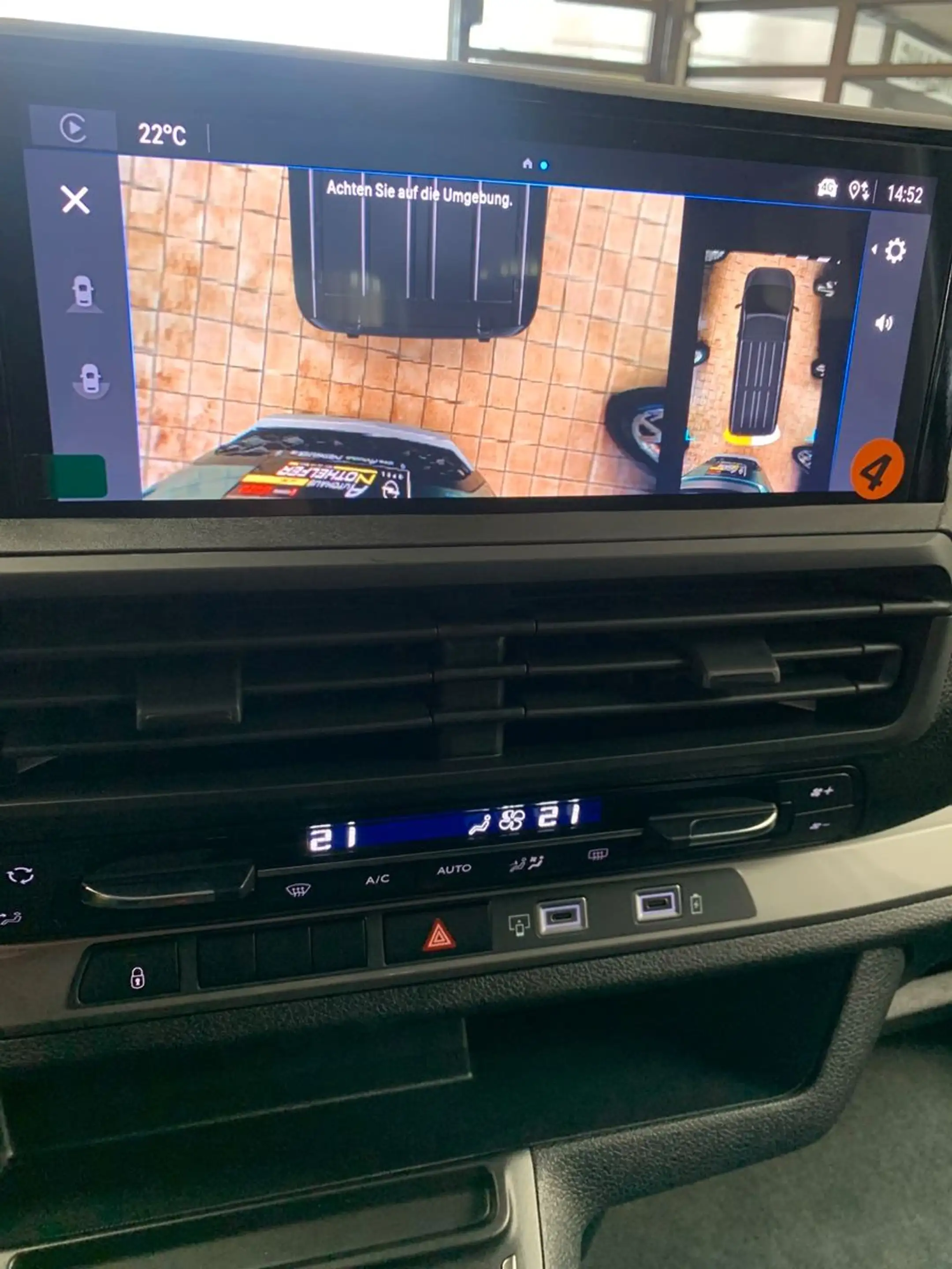 Opel Vivaro Kombi XL 8 Sitze Vollausstattung — photo 27