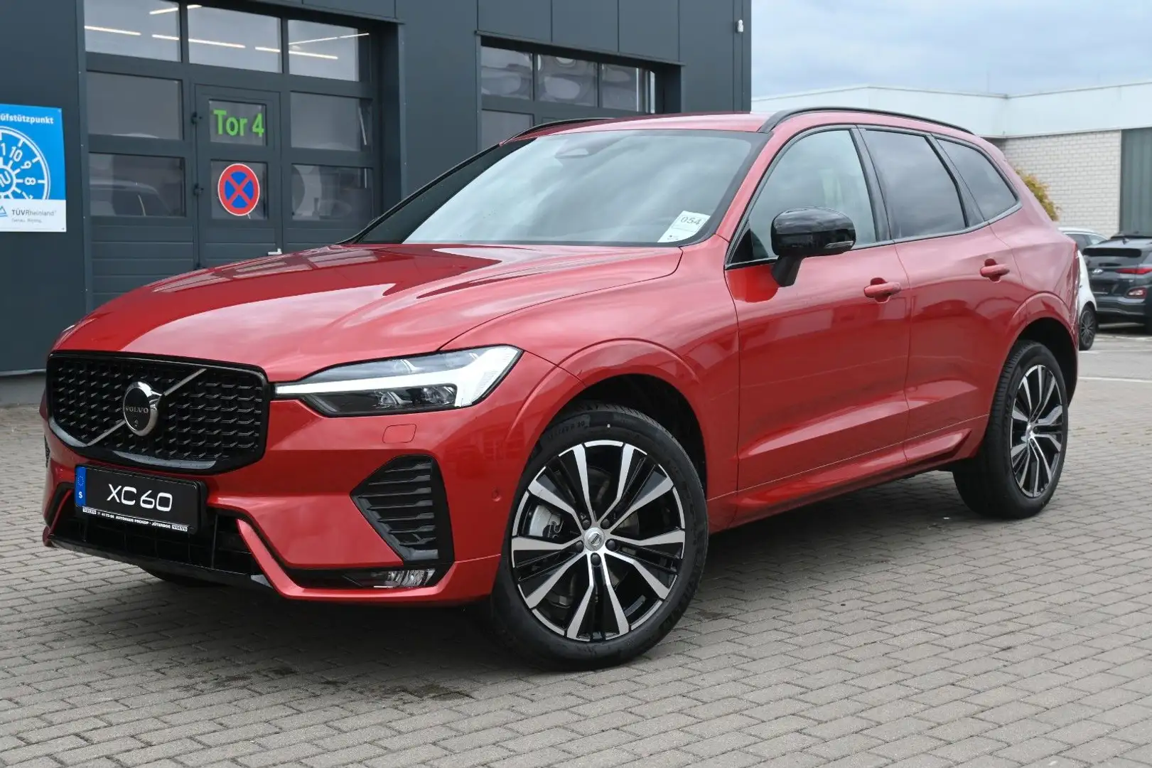 Volvo XC60 B4 D AWD Plus Dark*H&K*STDHZG*360°*ACC*AHK Rood - 1