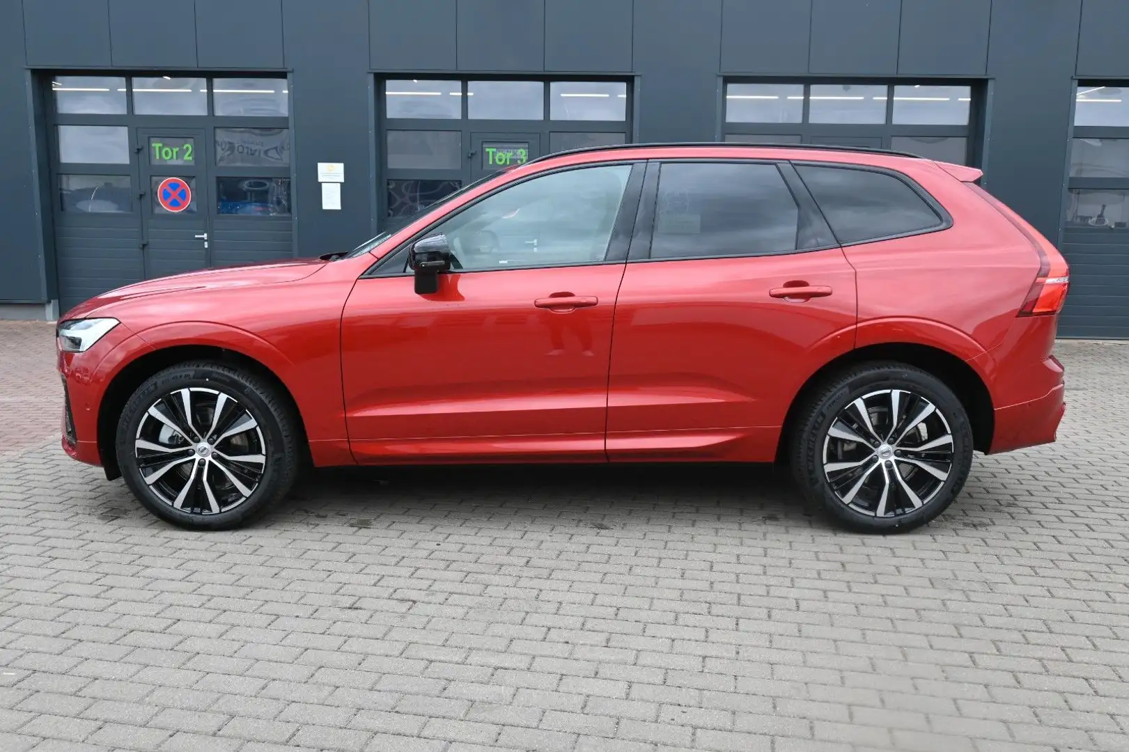 Volvo XC60 B4 D AWD Plus Dark*H&K*STDHZG*360°*ACC*AHK Rood - 2