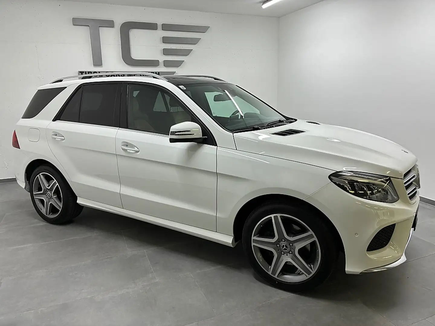 Mercedes-Benz GLE 350 d 4Matic Aut. AMG, Pano, AHk, Airmatic, ... Weiß - 1