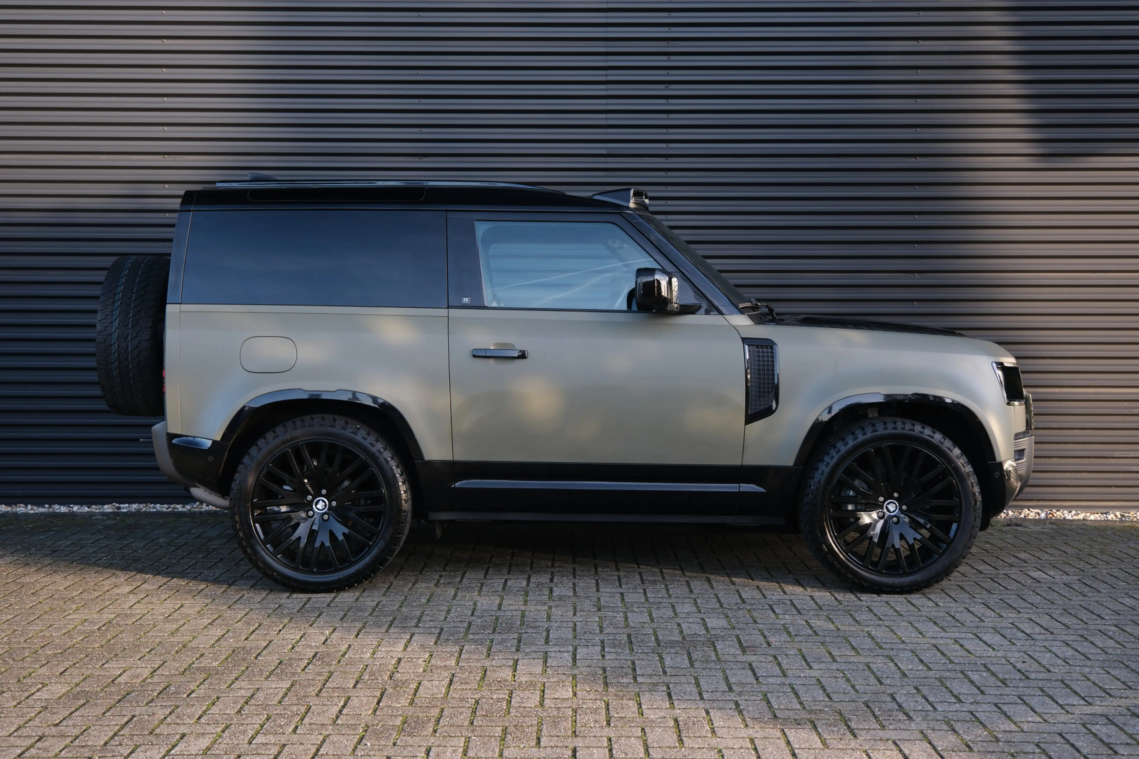 Land Rover Defender 3.0 D200 90 MHEV X-Dynamic SE | Grijs kenteken | V — photo 9