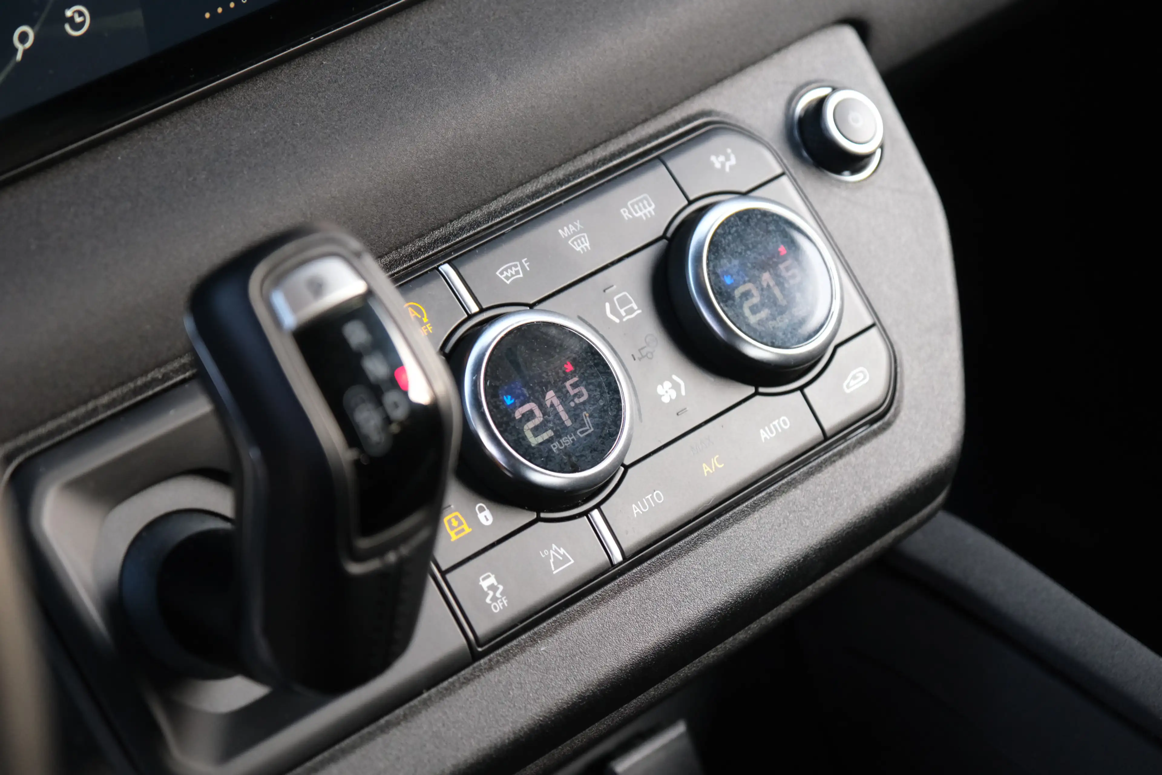 Land Rover Defender 3.0 D200 90 MHEV X-Dynamic SE | Grijs kenteken | V — photo 30