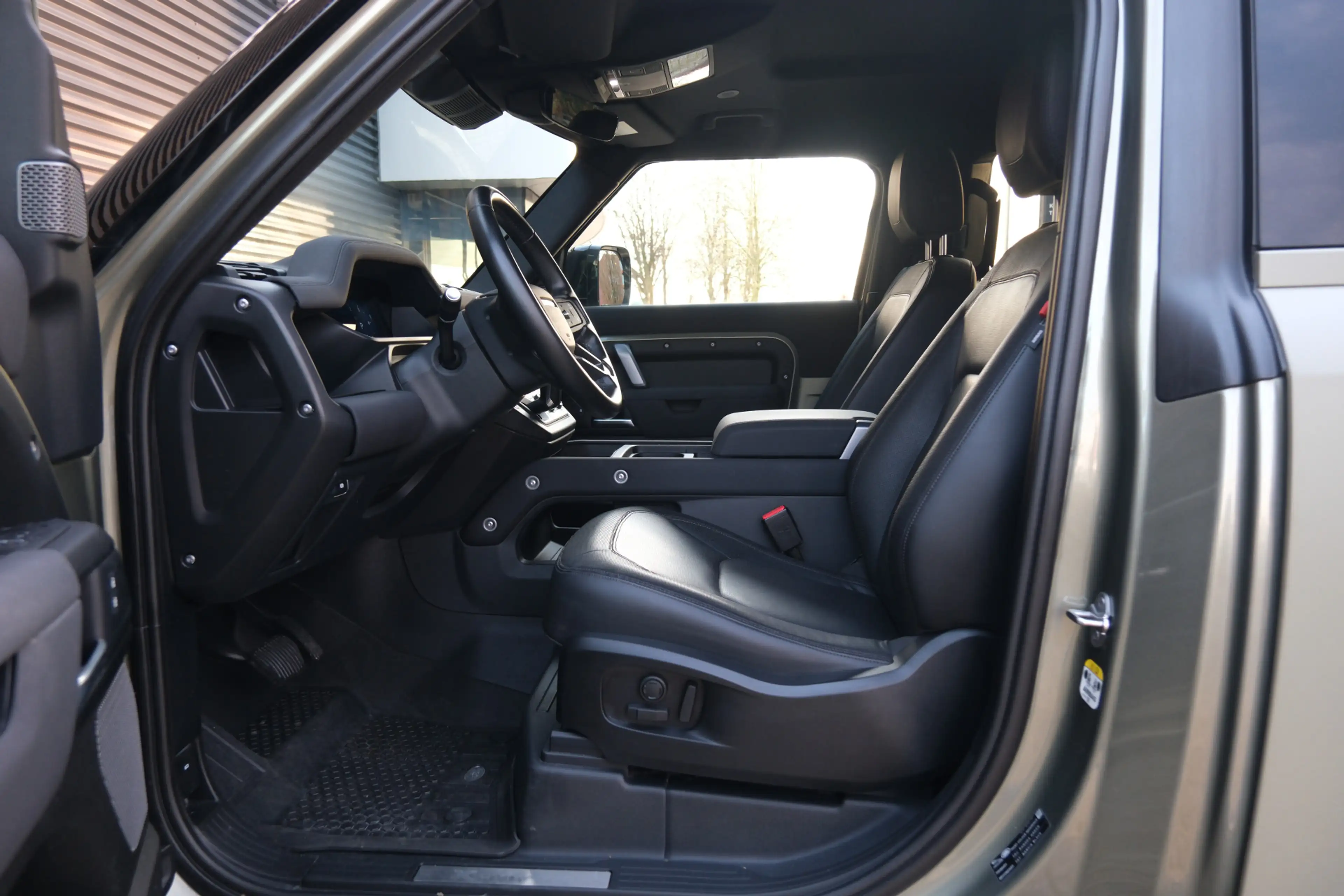 Land Rover Defender 3.0 D200 90 MHEV X-Dynamic SE | Grijs kenteken | V — photo 4