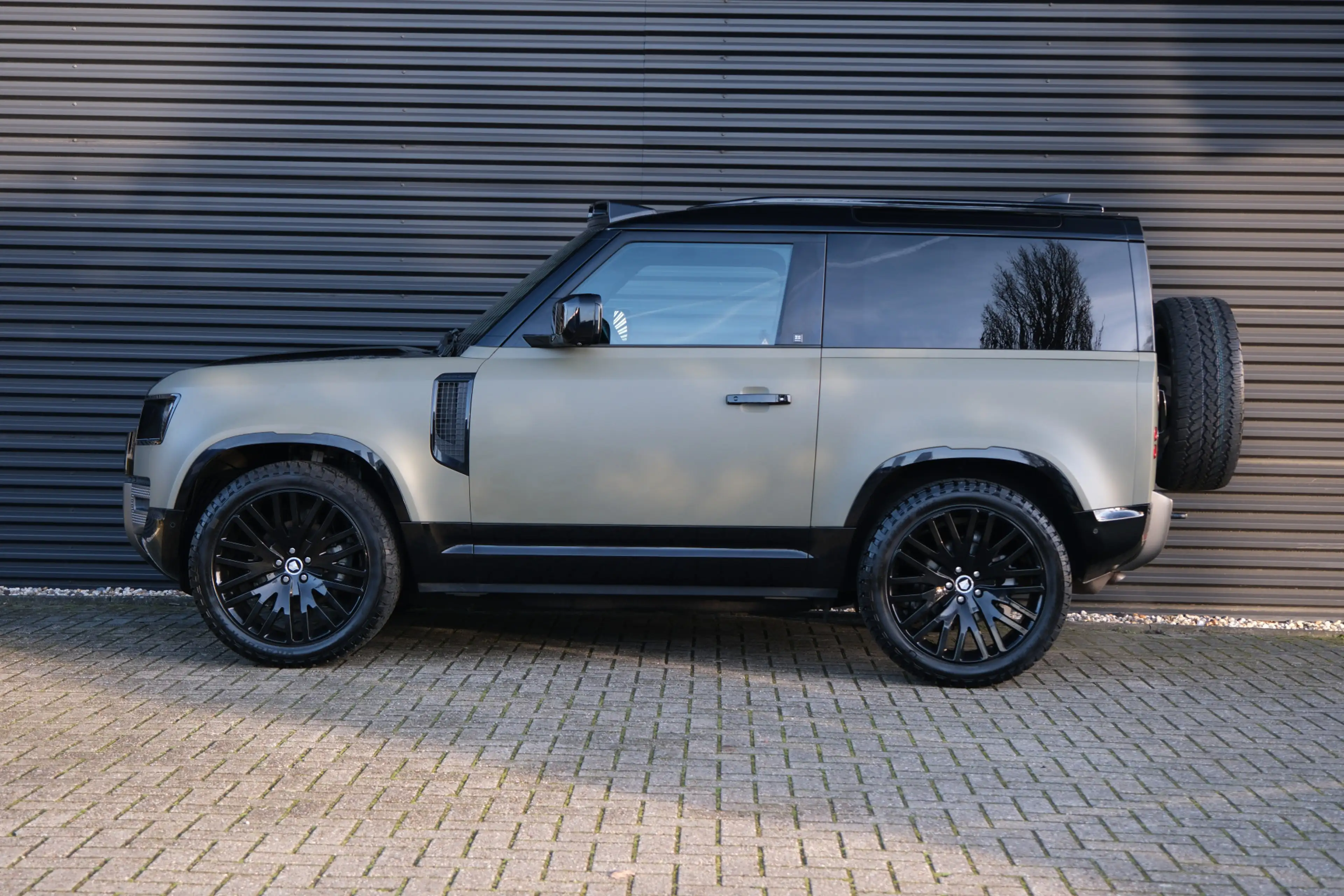 Land Rover Defender 3.0 D200 90 MHEV X-Dynamic SE | Grijs kenteken | V — photo 2