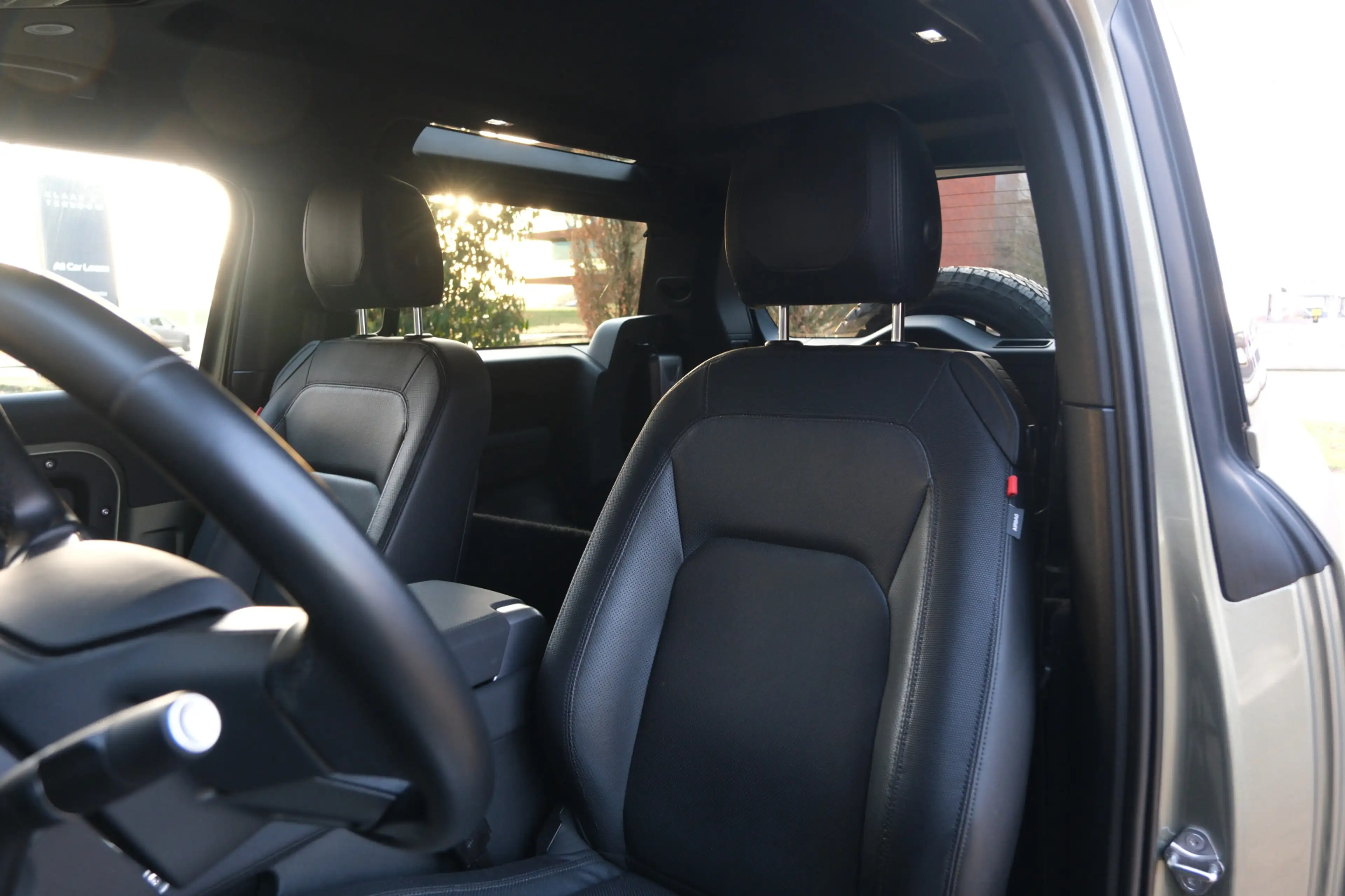 Land Rover Defender 3.0 D200 90 MHEV X-Dynamic SE | Grijs kenteken | V — photo 22