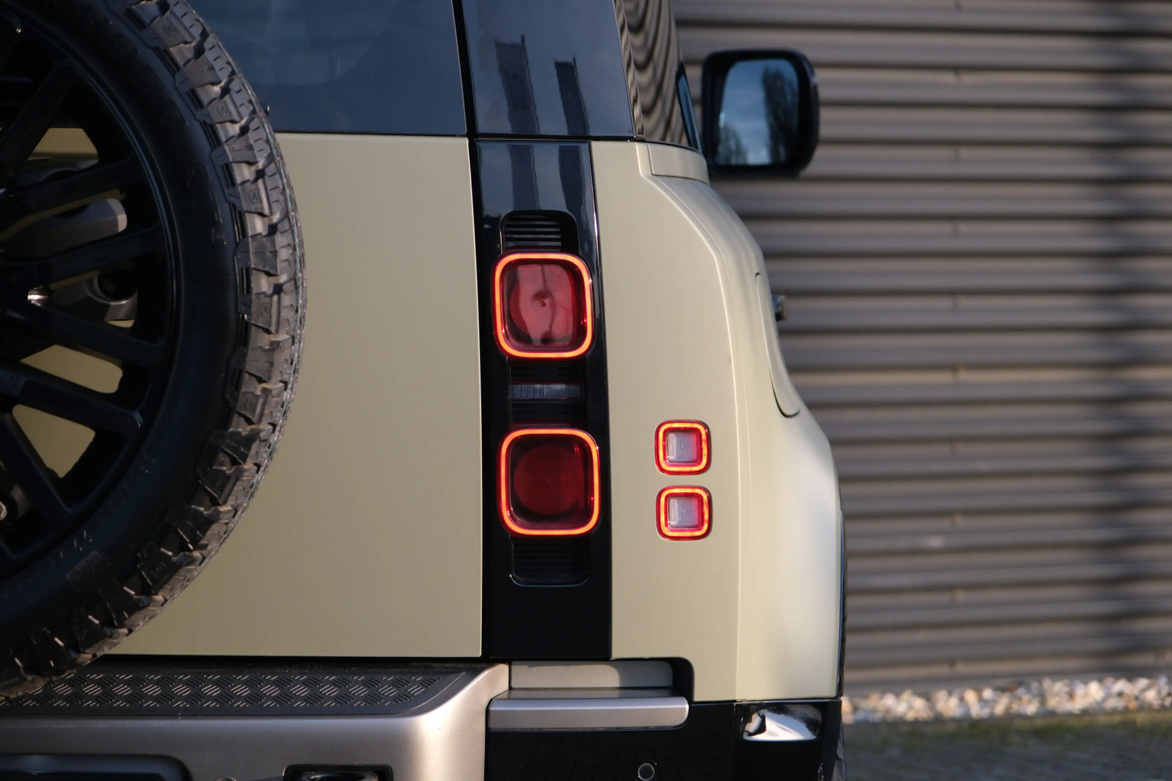 Land Rover Defender 3.0 D200 90 MHEV X-Dynamic SE | Grijs kenteken | V — photo 18