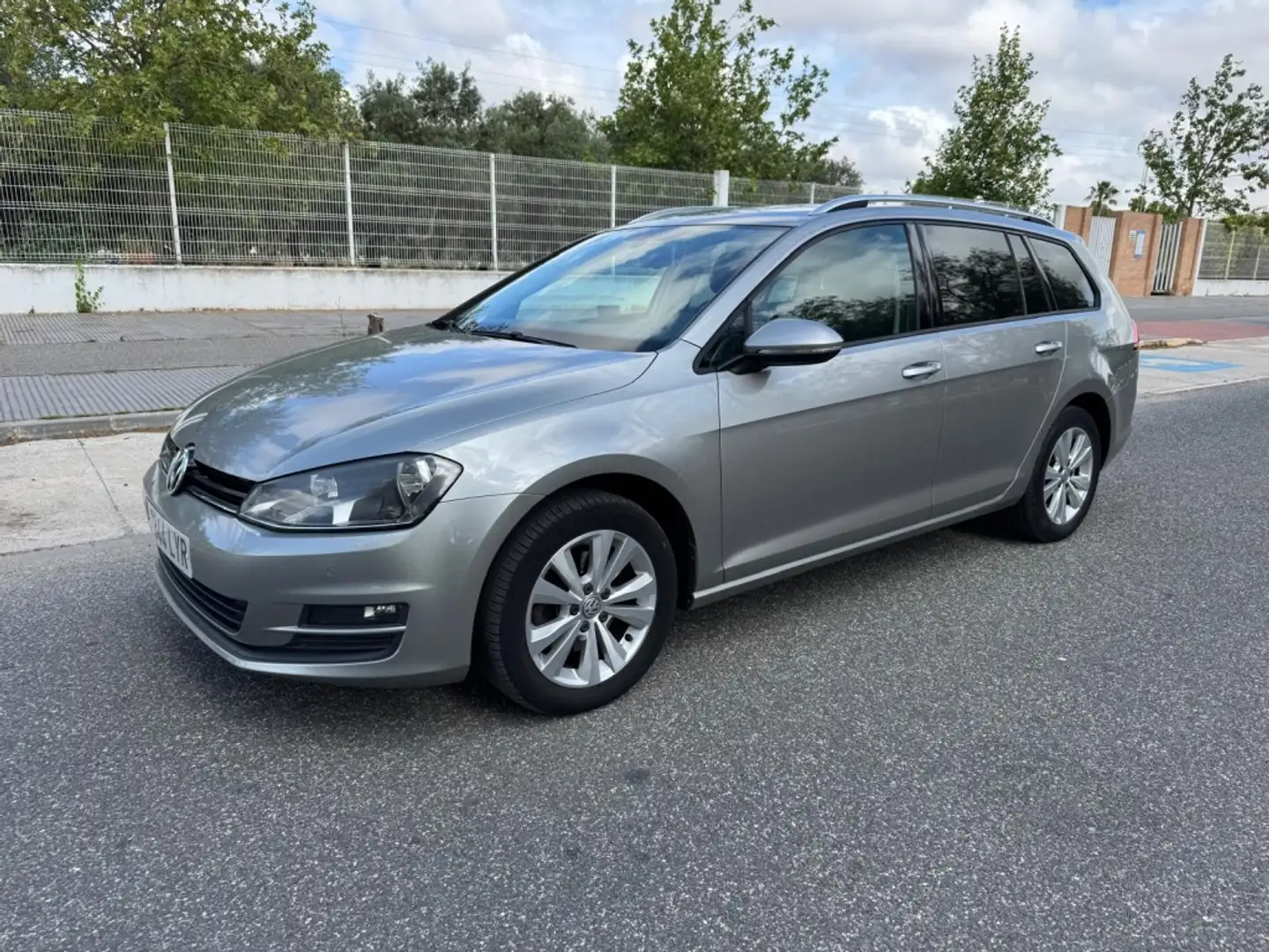 Volkswagen Golf Sportsvan 2.0TDI CR BMT Advance DSG Gris - 1