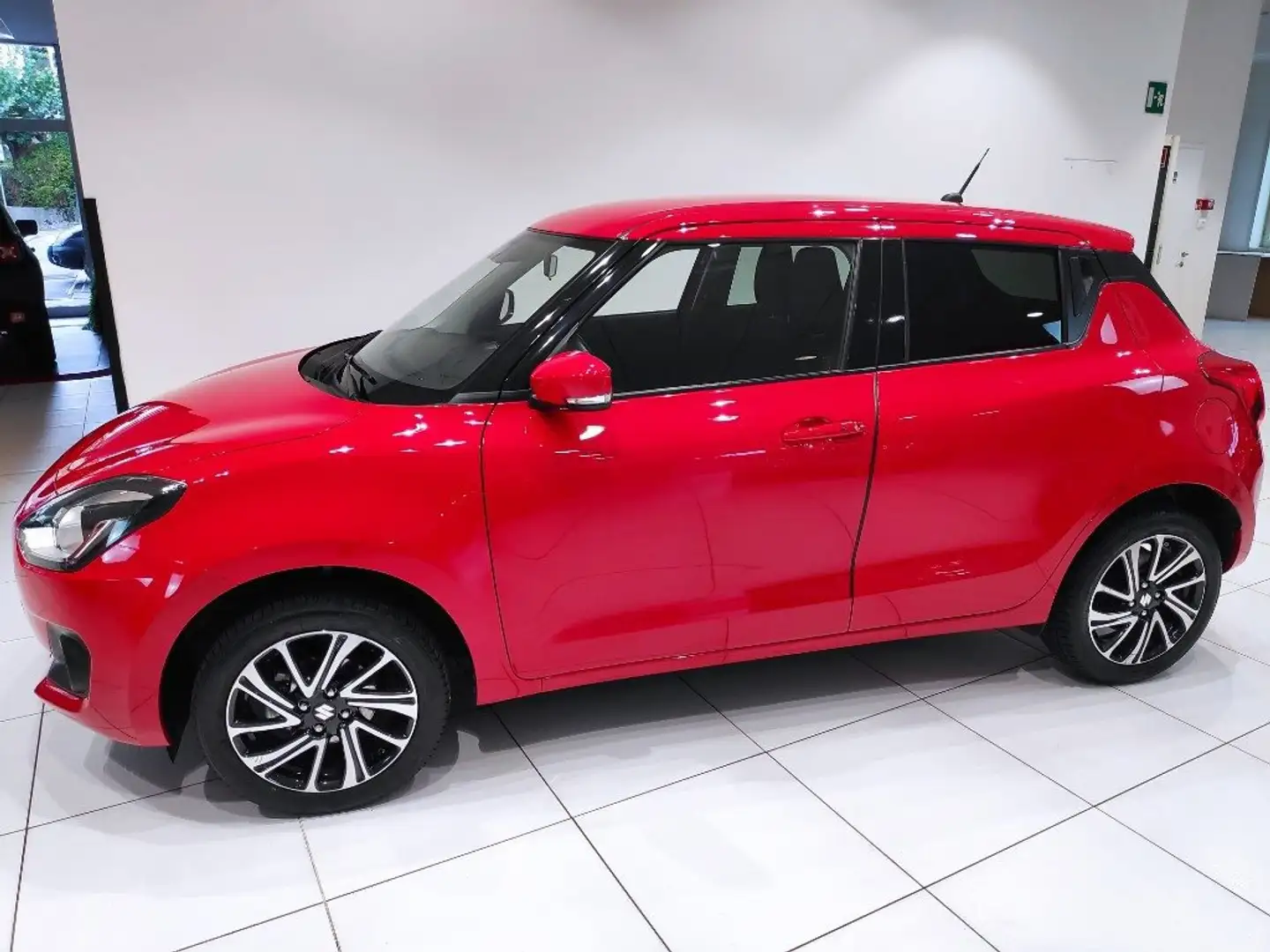 Suzuki Swift 1.2 Hybrid 4WD AllGrip Top *GANCIO TRAINO*29.000 Rosso - 2