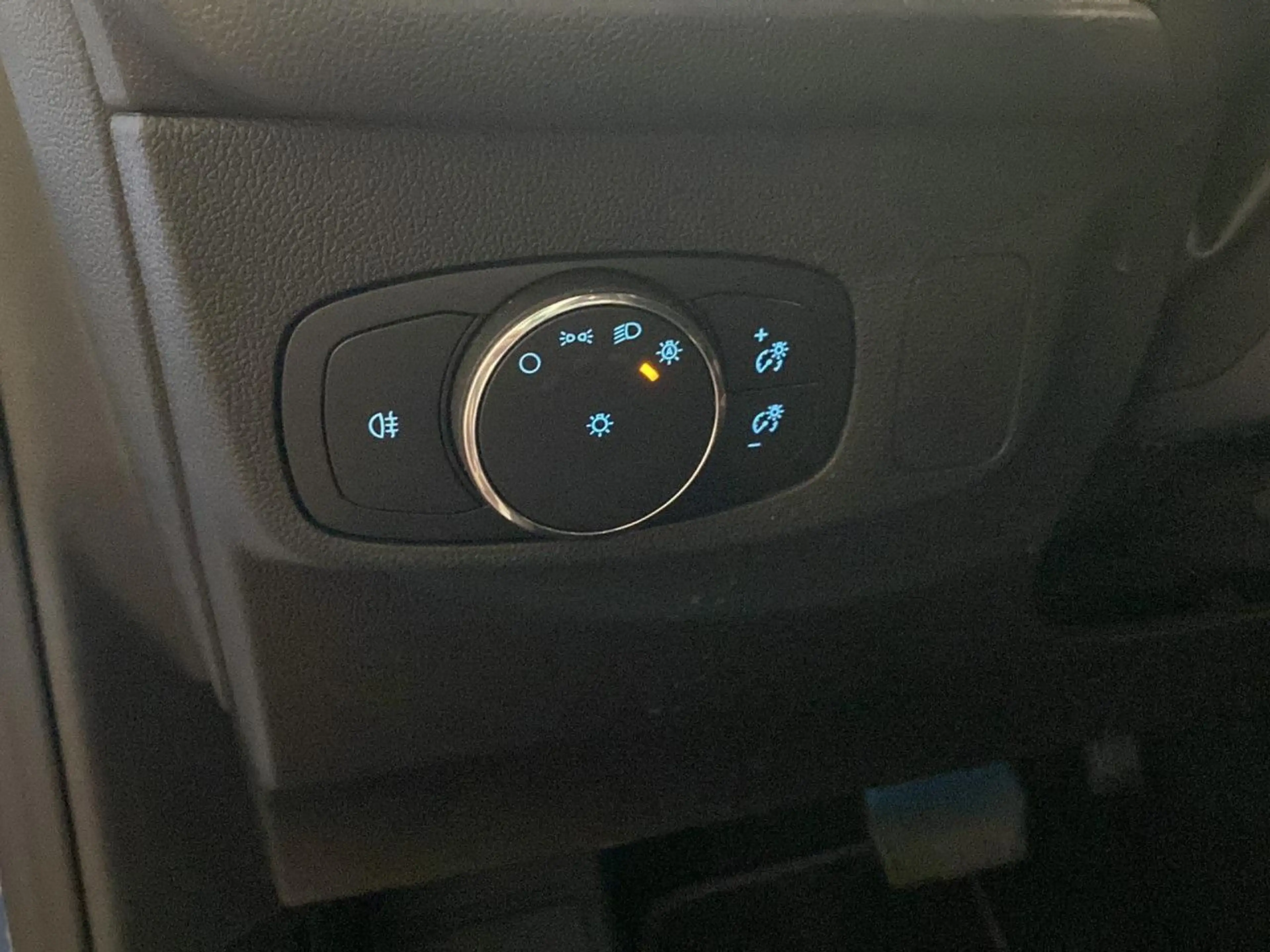 Ford Focus ST-Line X Bluetooth Navi LED Klima — photo 15