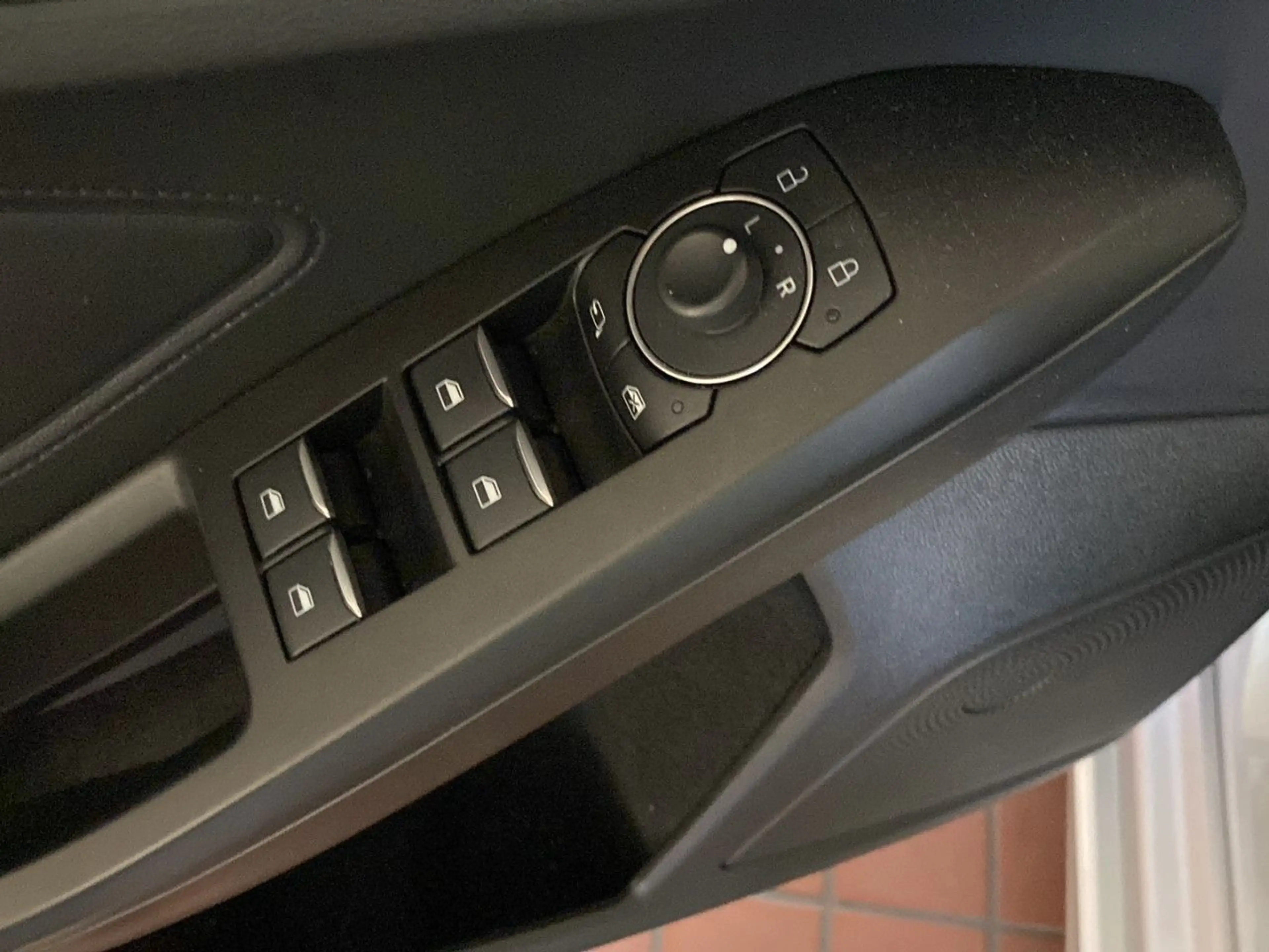 Ford Focus ST-Line X Bluetooth Navi LED Klima — photo 9