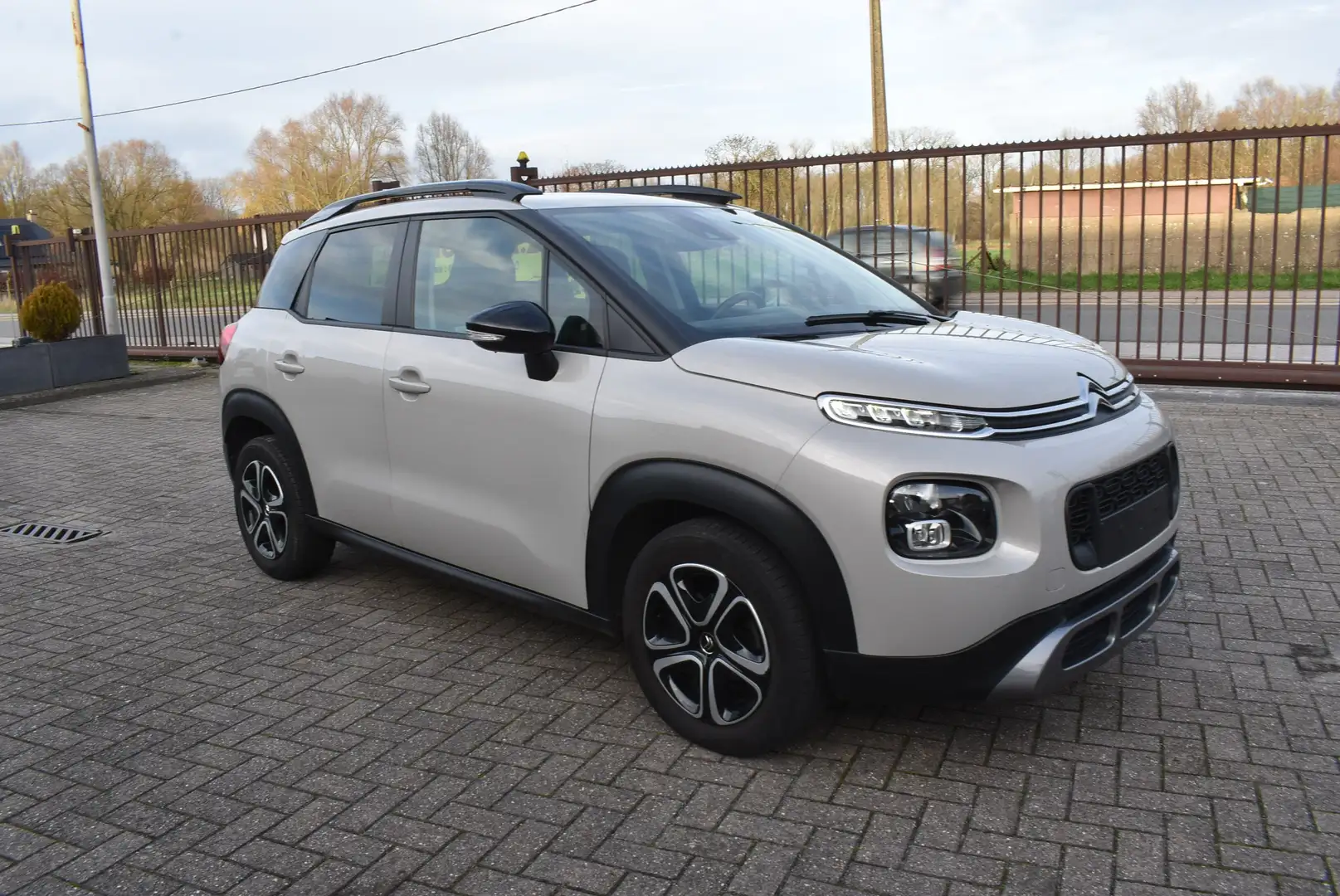 Citroen C3 Aircross 1.2i Shine Airco/GPS/CarPlay***DESTOCKAGE B2B*** Beige - 2
