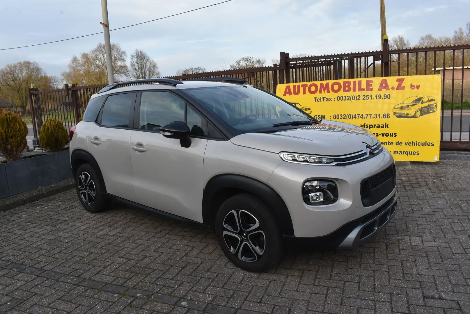 Citroen C3 Aircross 1.2i Shine Airco/GPS/CarPlay***DESTOCKAGE B2B*** Beige - 1