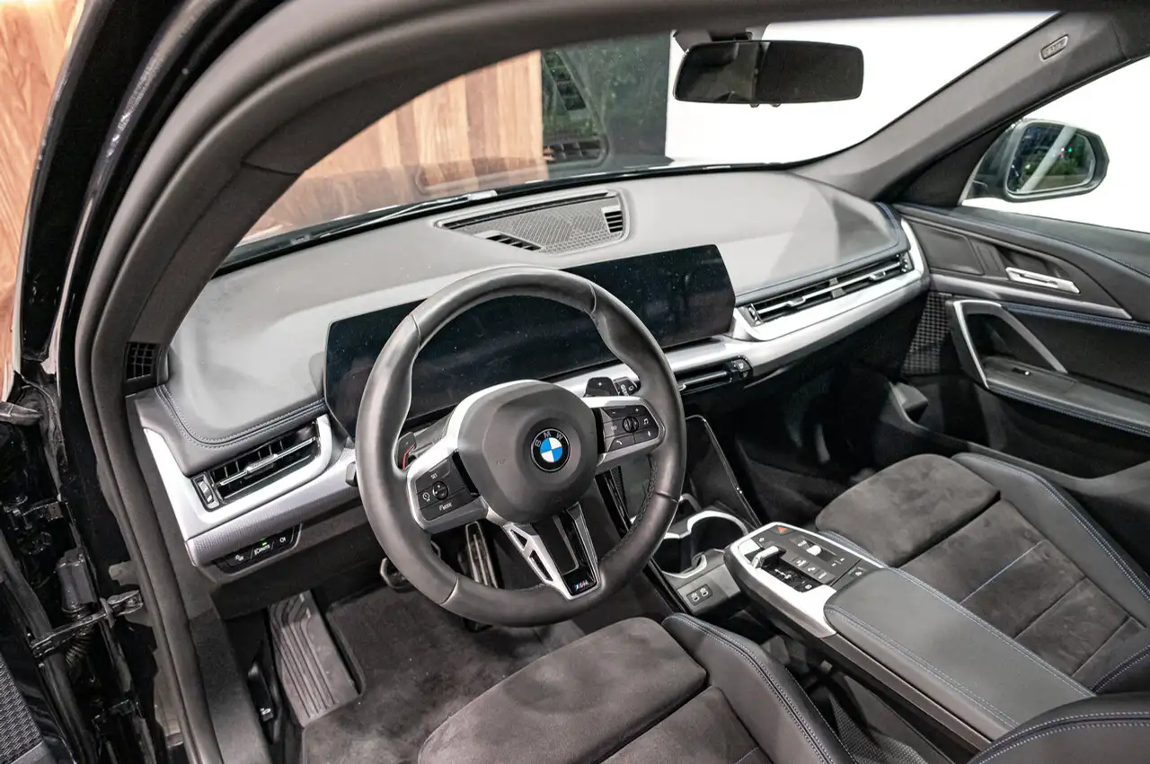 BMW X1 sdrive 18i M sport, keyless, camera, adaptive led 11