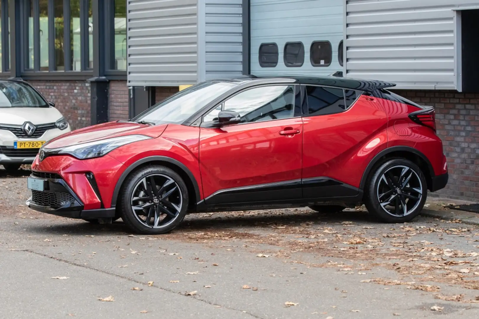 Toyota C-HR 2.0 Hyb 200 GR SPORT Rood - 2