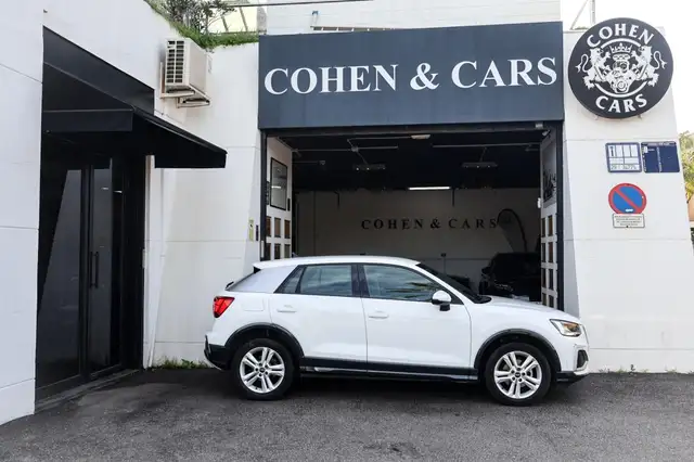 Audi Q2 view 6