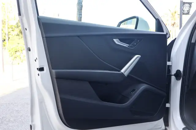 Audi Q2 view 9