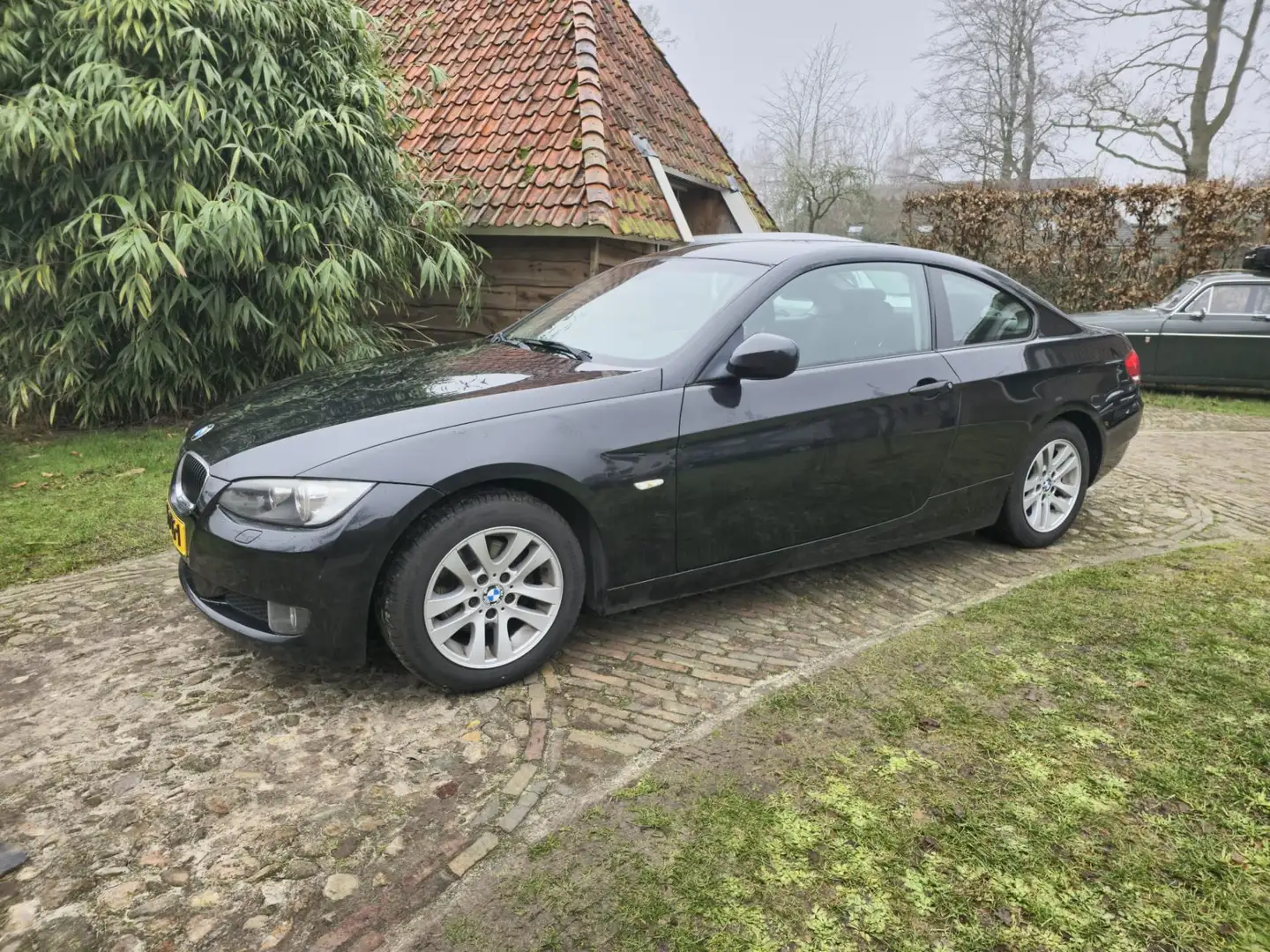 BMW 320 3-serie Coupé 320i Corporate Lease Executive-NAVI- Zwart - 2