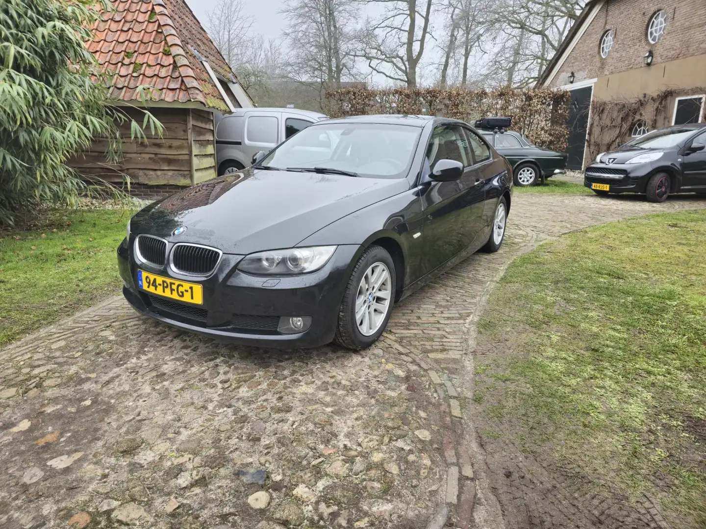 BMW 320 3-serie Coupé 320i Corporate Lease Executive-NAVI- Zwart - 1