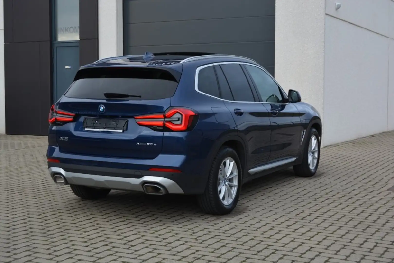 BMW X3 2.0A xDrive30e PHEV 292Pk Facelift Navi/Cam/2023 Blauw - 2