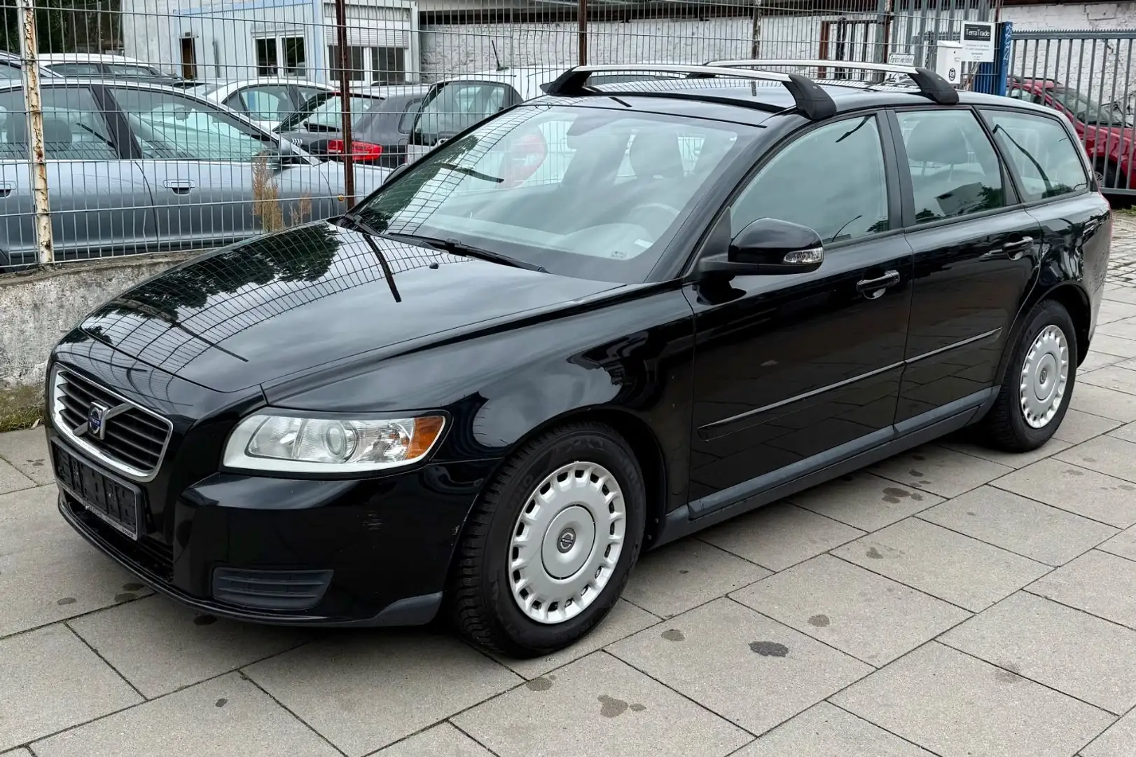 Volvo V50 Kombi 1.6 D Drive/ TÜV NEU/1.Hand Schwarz - 2