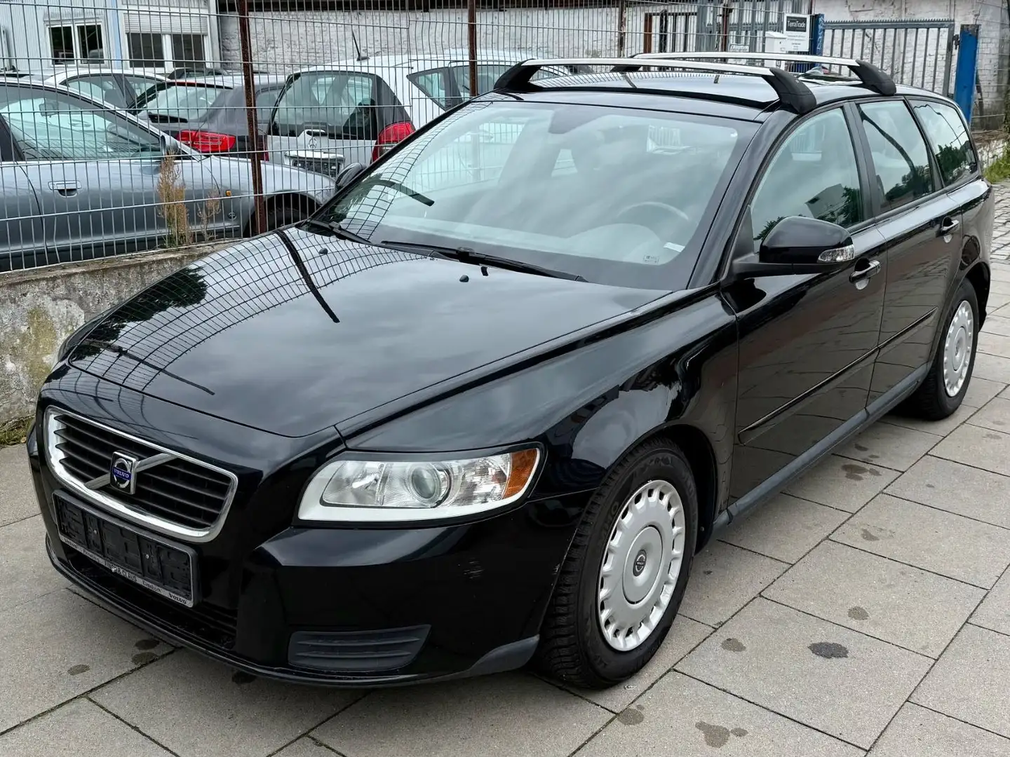 Volvo V50 Kombi 1.6 D Drive/ TÜV NEU/1.Hand Schwarz - 1