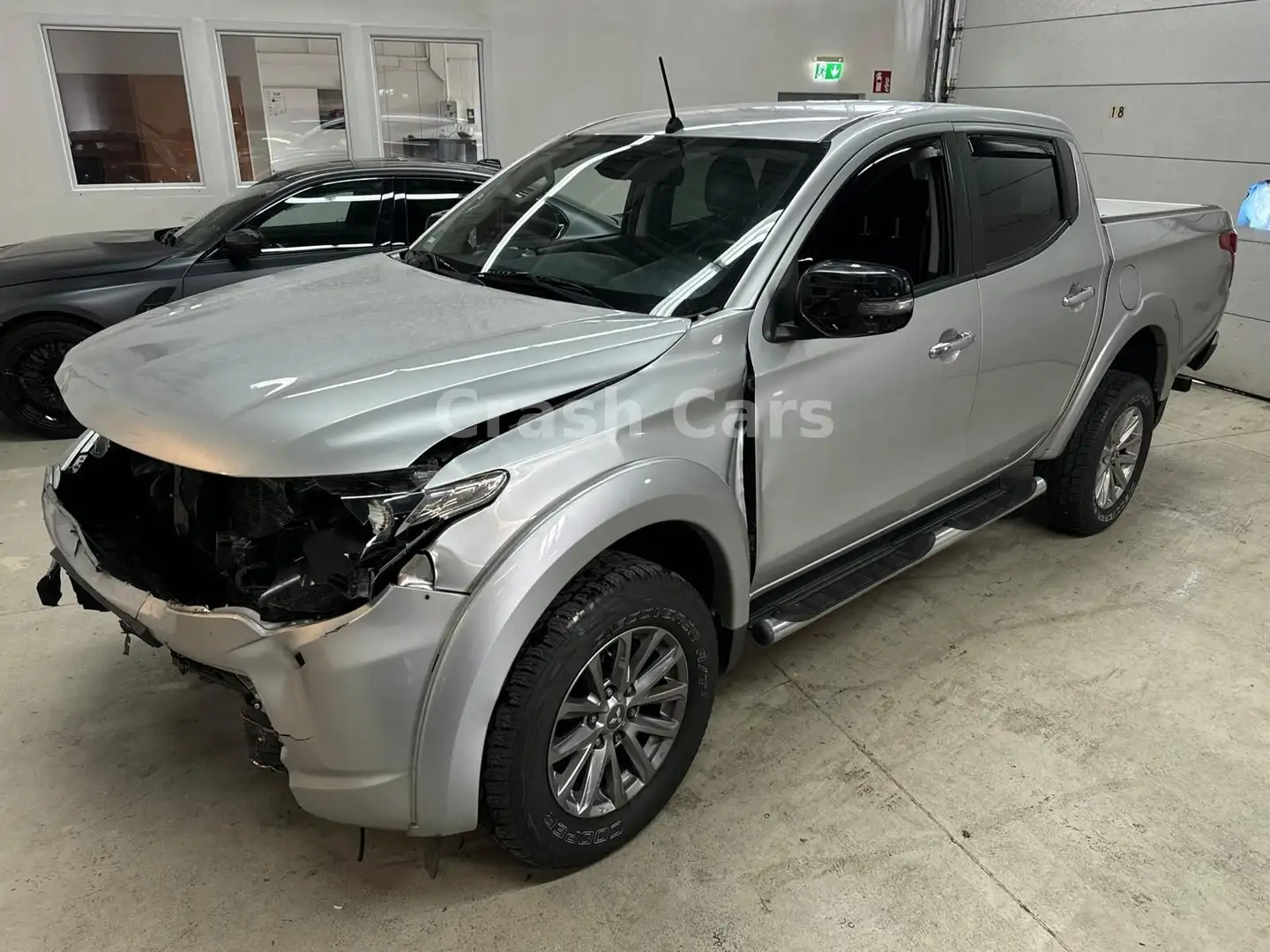 Mitsubishi L200 2.4 DI-D 4WD Double Cab Plus*LED*DAB* Silber - 2