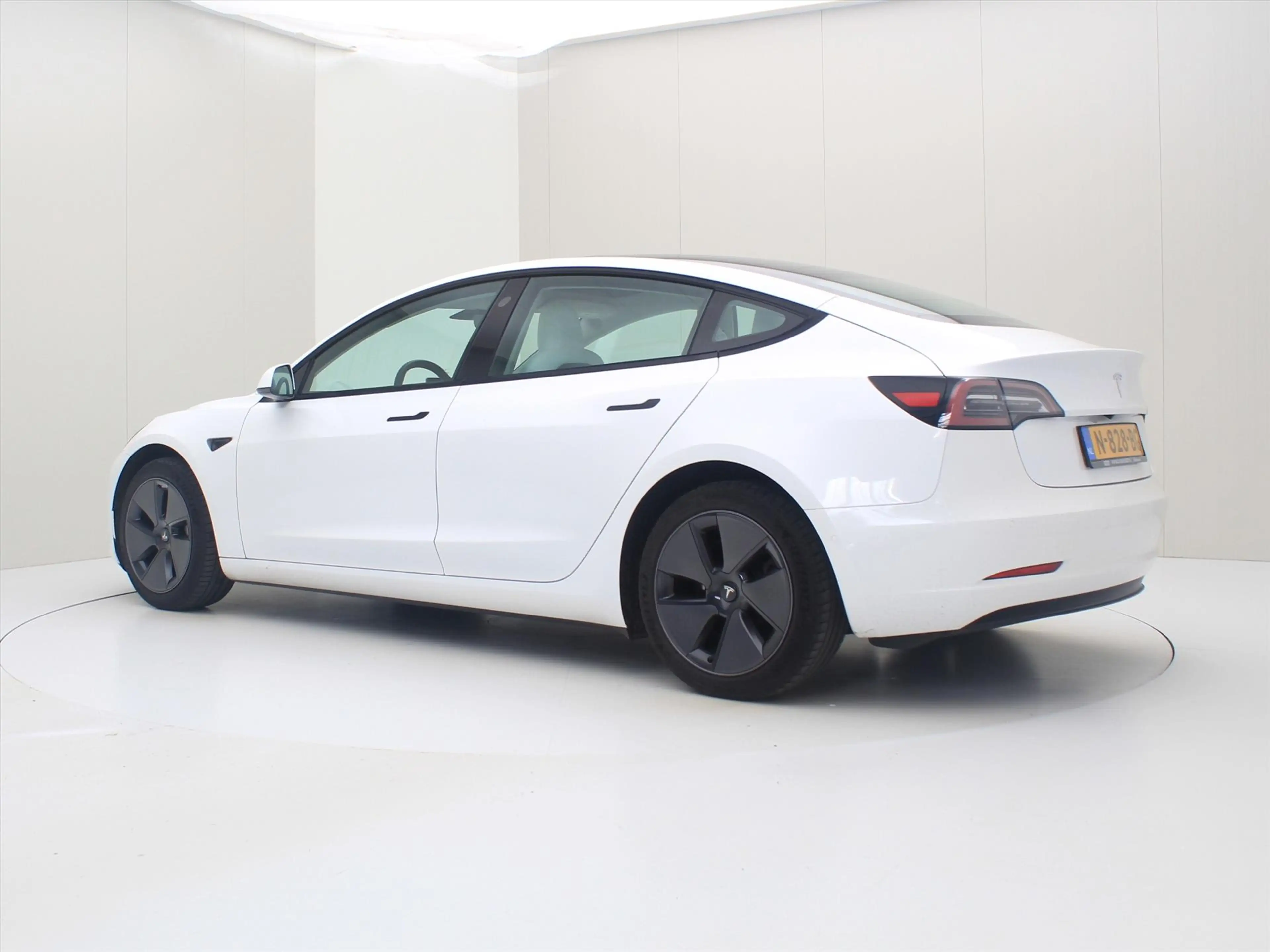 Tesla Model 3 Standard RWD Plus FACELIFT 92.1% SoH [ WIT LEDER+A — photo 4