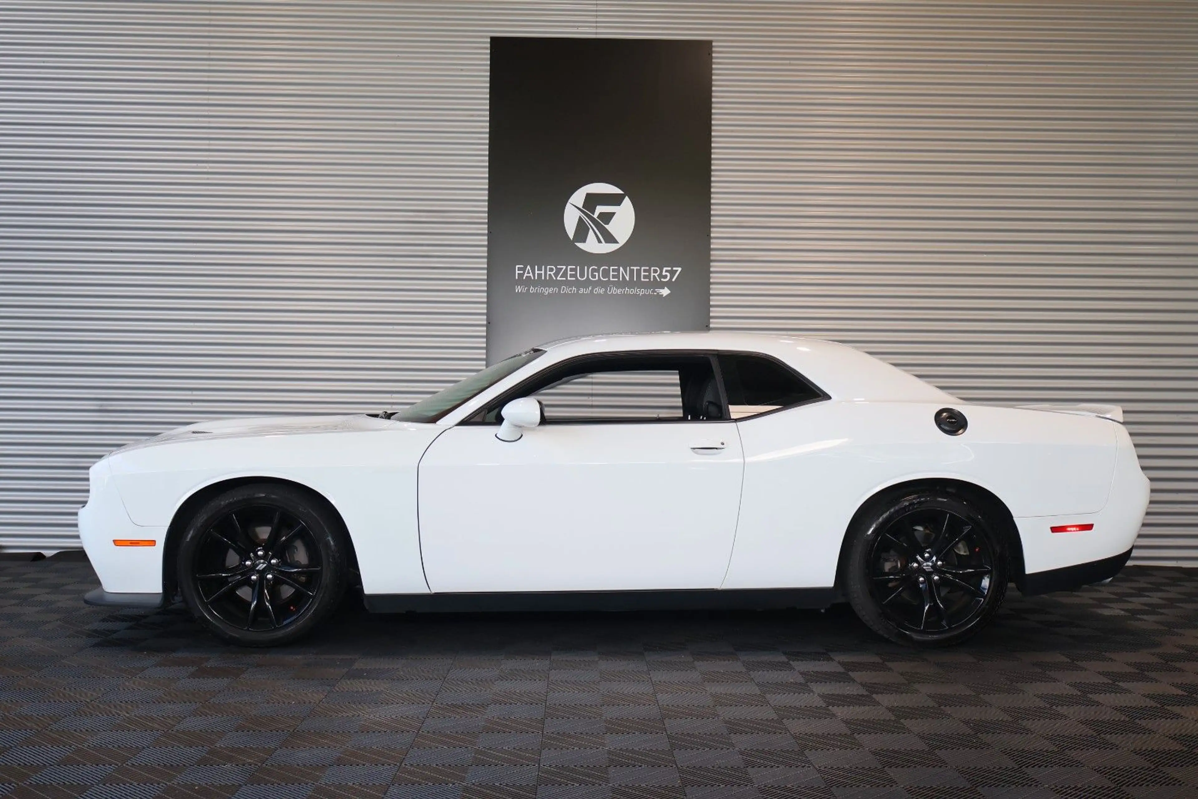 Dodge Challenger R/T HEMI 5.7L/KAMERA/SHZ/FERNSTART — photo 2
