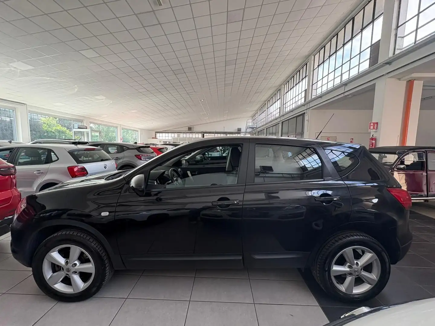 Nissan Qashqai Qashqai 1.6 16V Tekna Zwart - 1