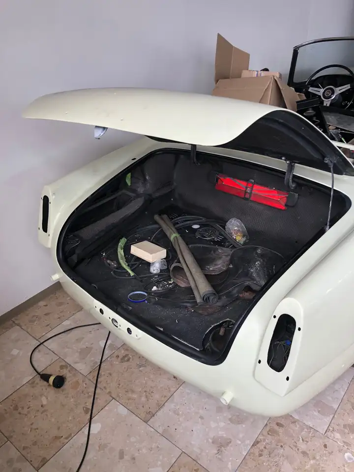 Alfa Romeo 2000 Spider Touring - als RESTAURATIONSOBJEKT, foto 4