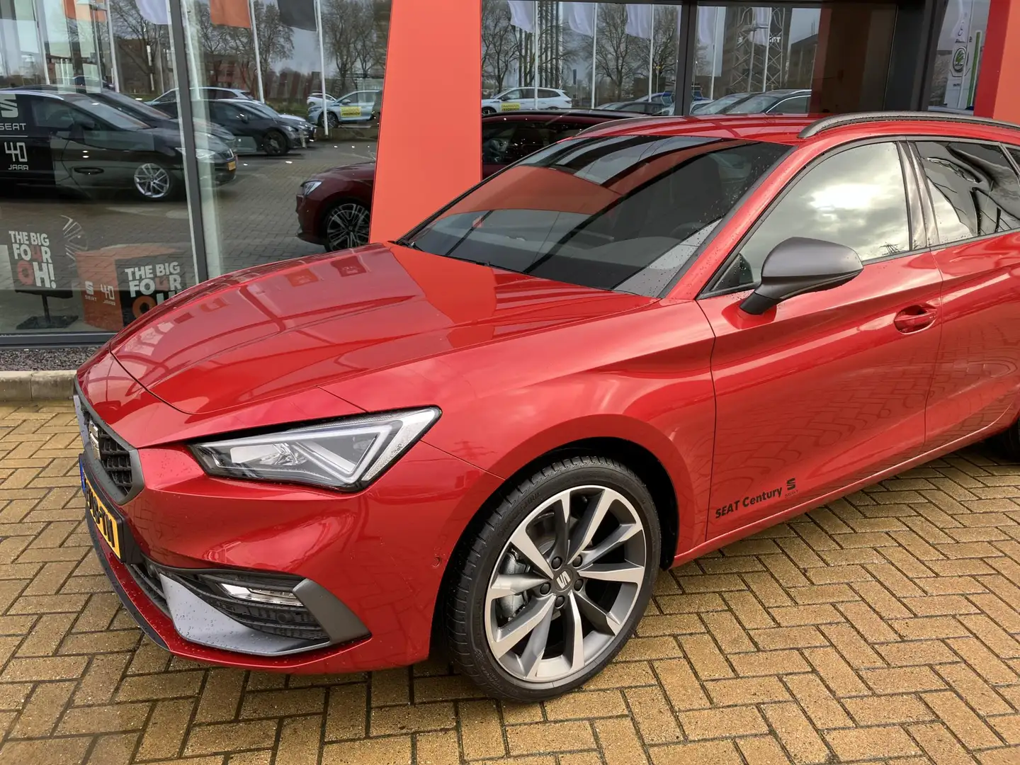 SEAT Leon Sportstourer FR Business Intense 1.0 eTSI 81kW / 1 Rood - 2