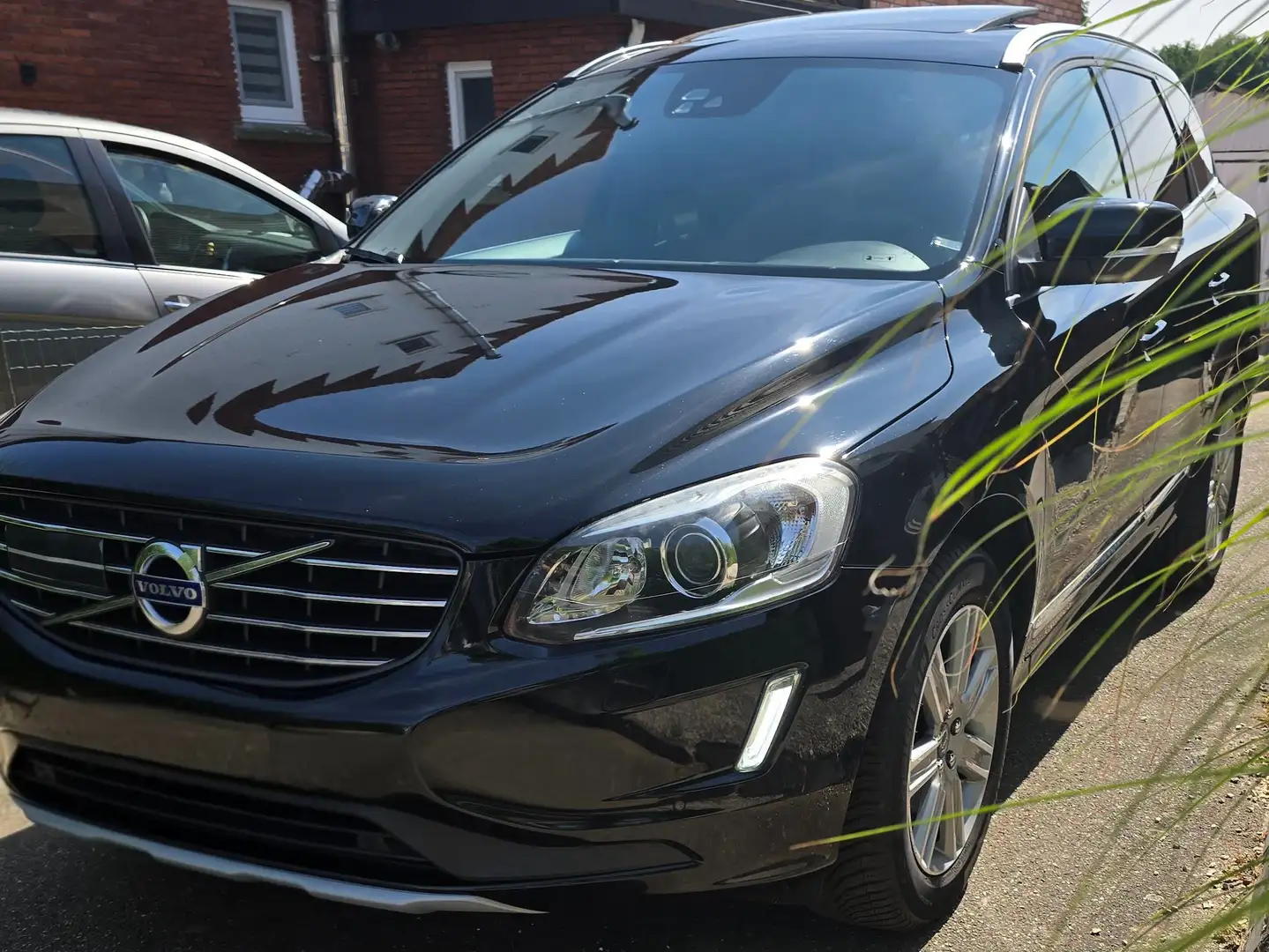 Volvo XC60 XC60 D4 Geartronic Momentum Zwart - 1