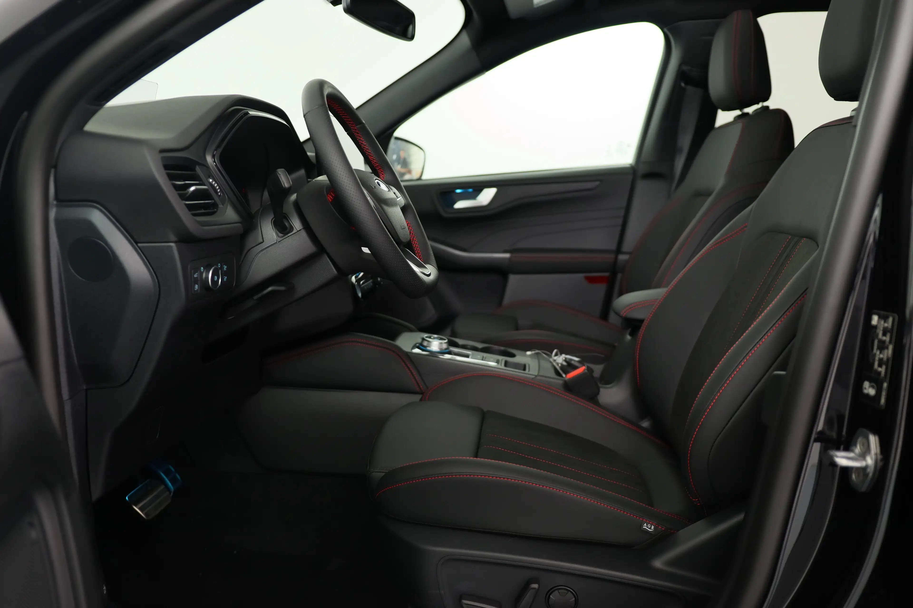 Ford Kuga Plug-In Hybrid ST-Line X | Black Pack | Trekhaak | — photo 5
