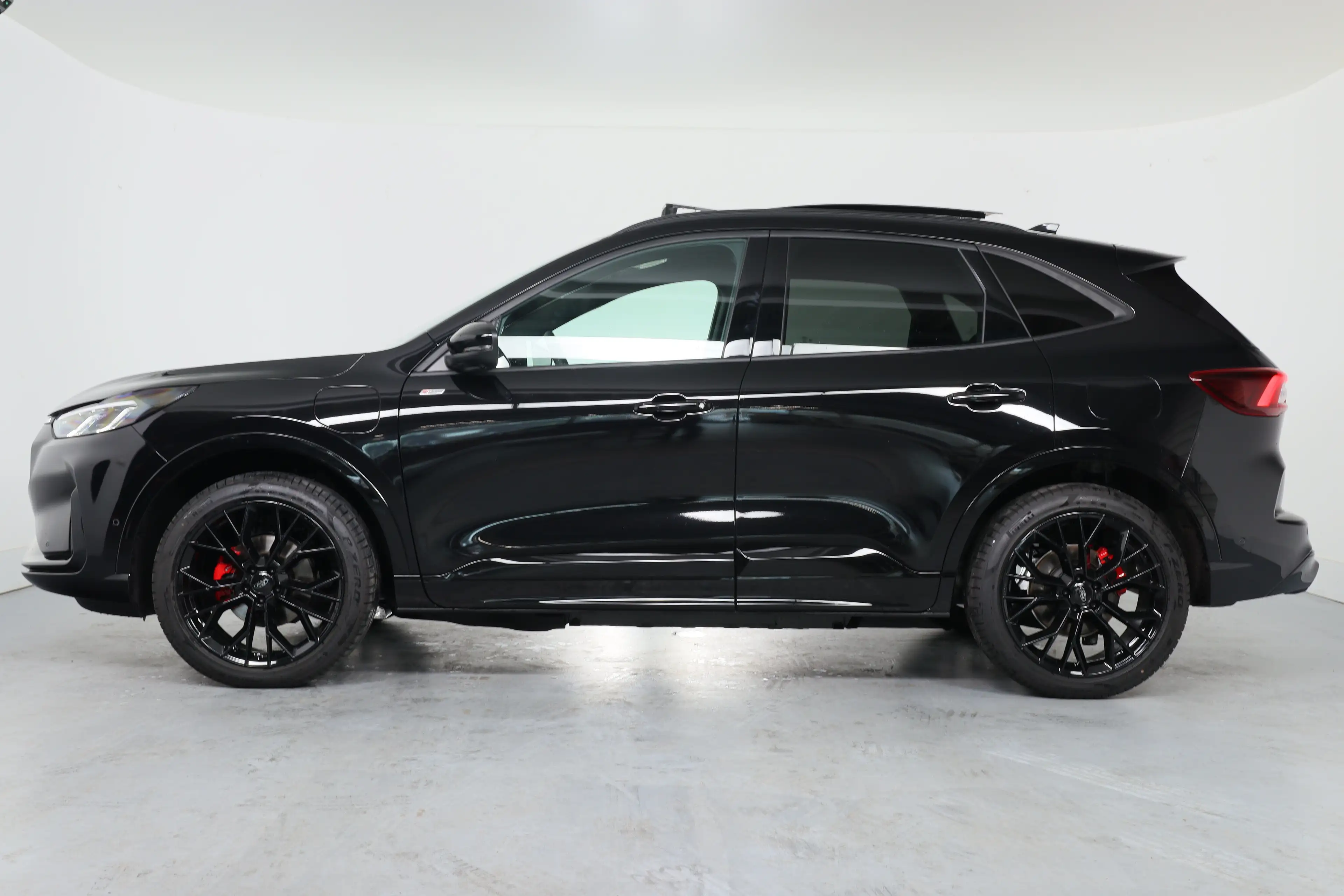 Ford Kuga Plug-In Hybrid ST-Line X | Black Pack | Trekhaak | — photo 2