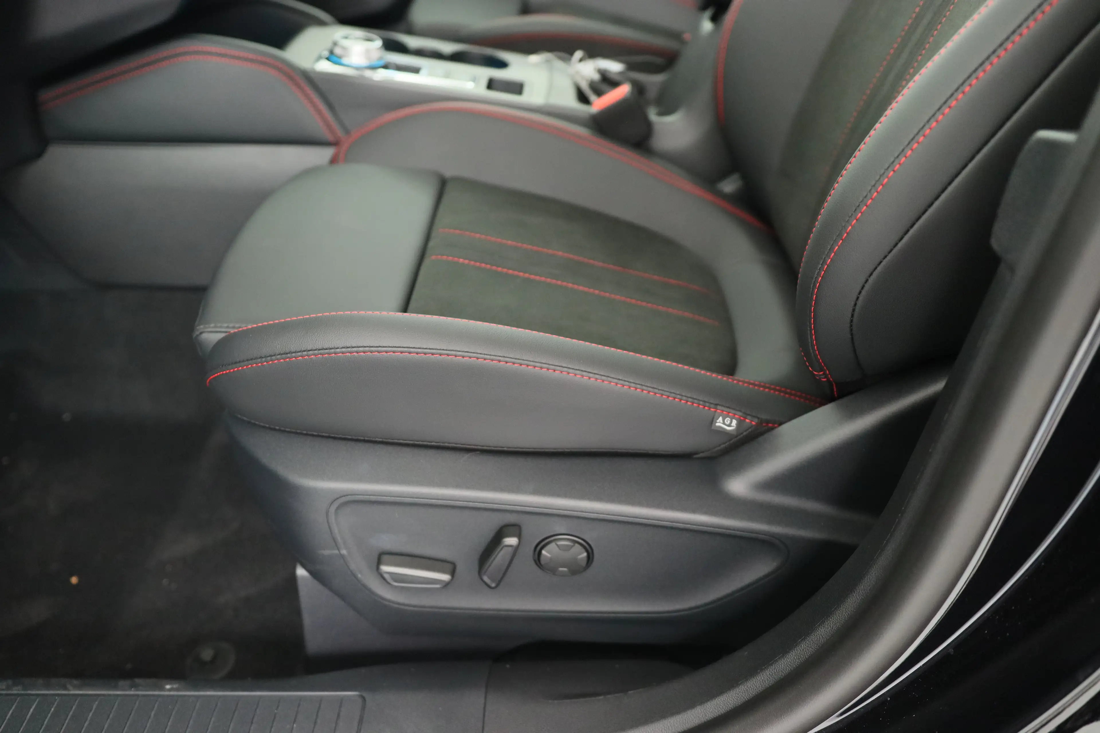 Ford Kuga Plug-In Hybrid ST-Line X | Black Pack | Trekhaak | — photo 6