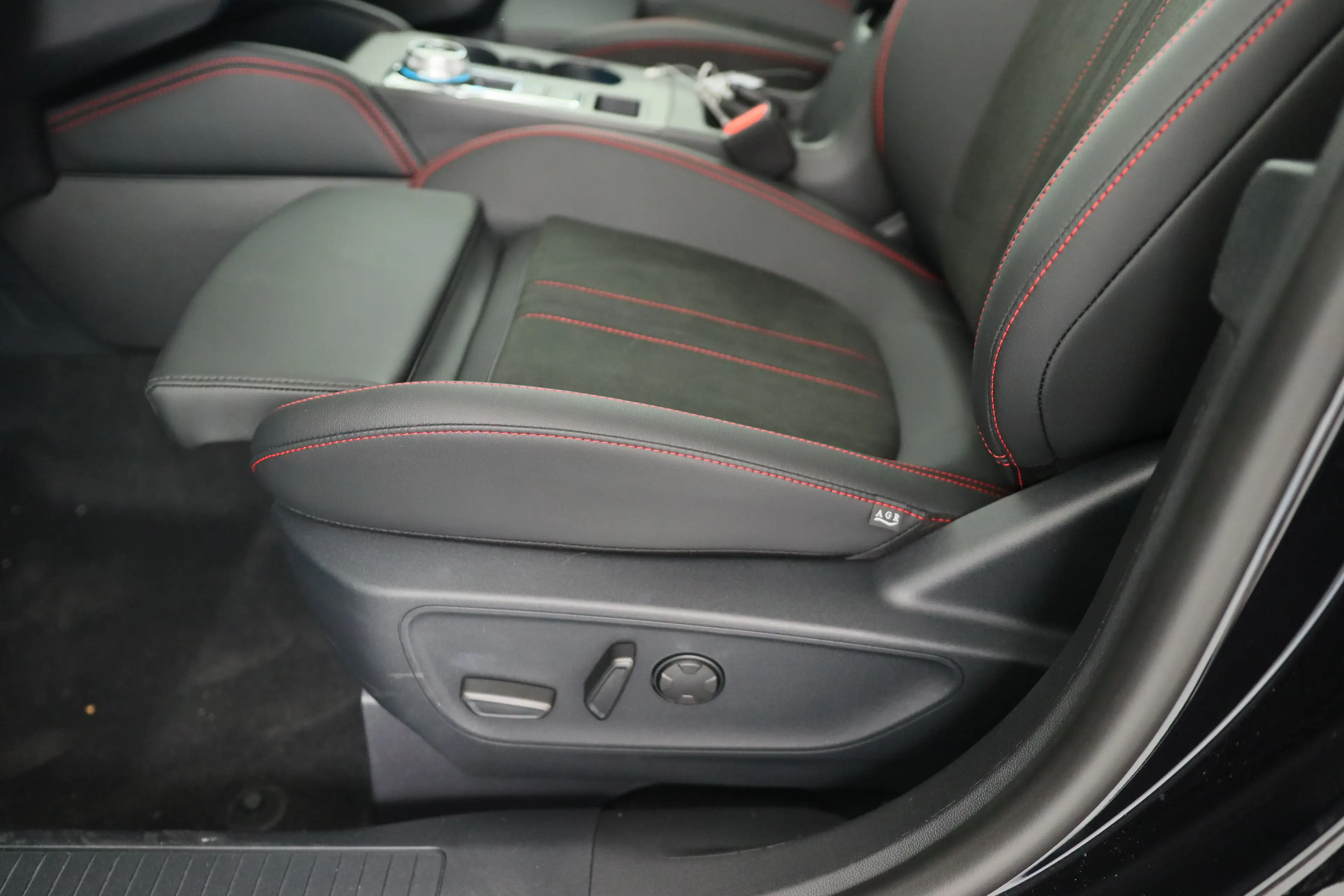 Ford Kuga Plug-In Hybrid ST-Line X | Black Pack | Trekhaak | — photo 7